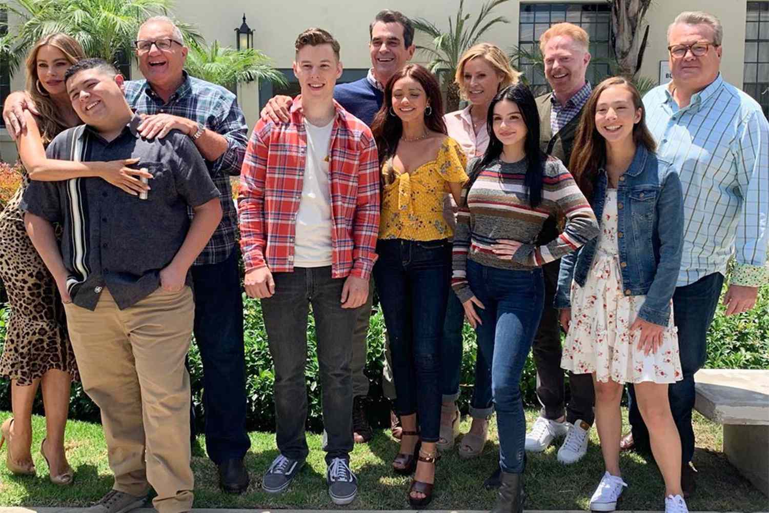 1500x1000 Modern Family Cast Photo: 2020 vs 2009