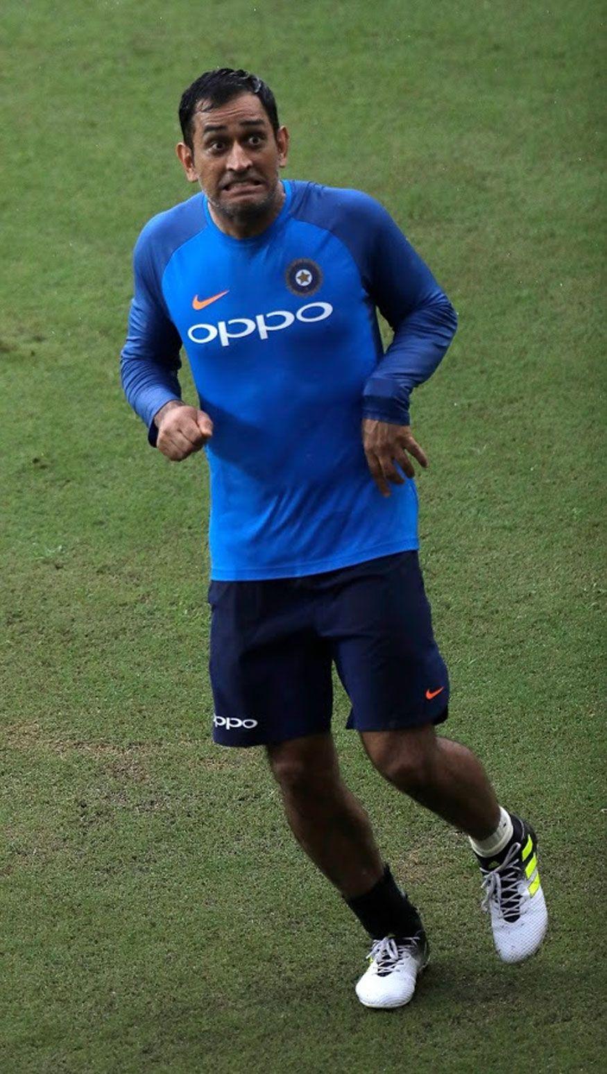 875x1548 Must See Picture of 'Thala' MS Dhoni