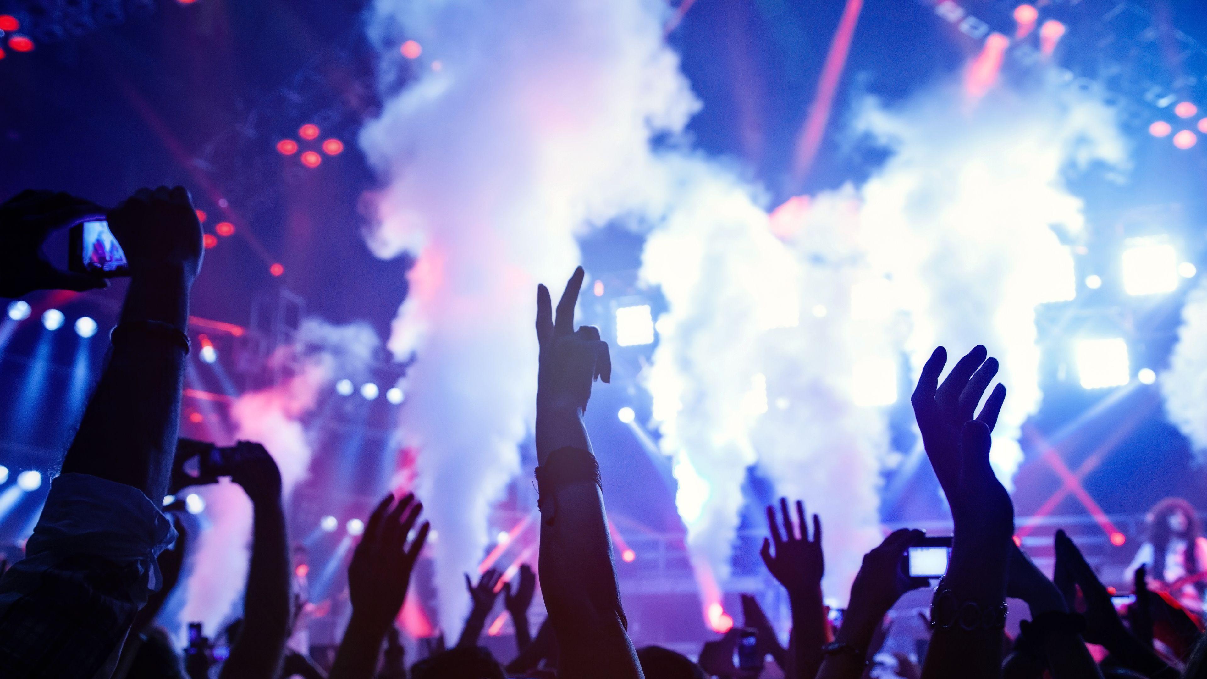 3840x2160 Dance Club Chromebook Wallpaper