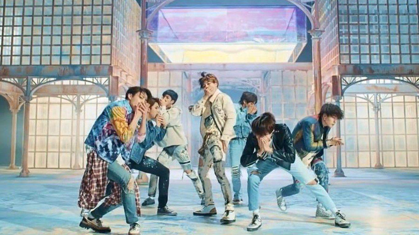 1366x768 Laptop Fake Love Bts New Record Wallpaper Fake Love