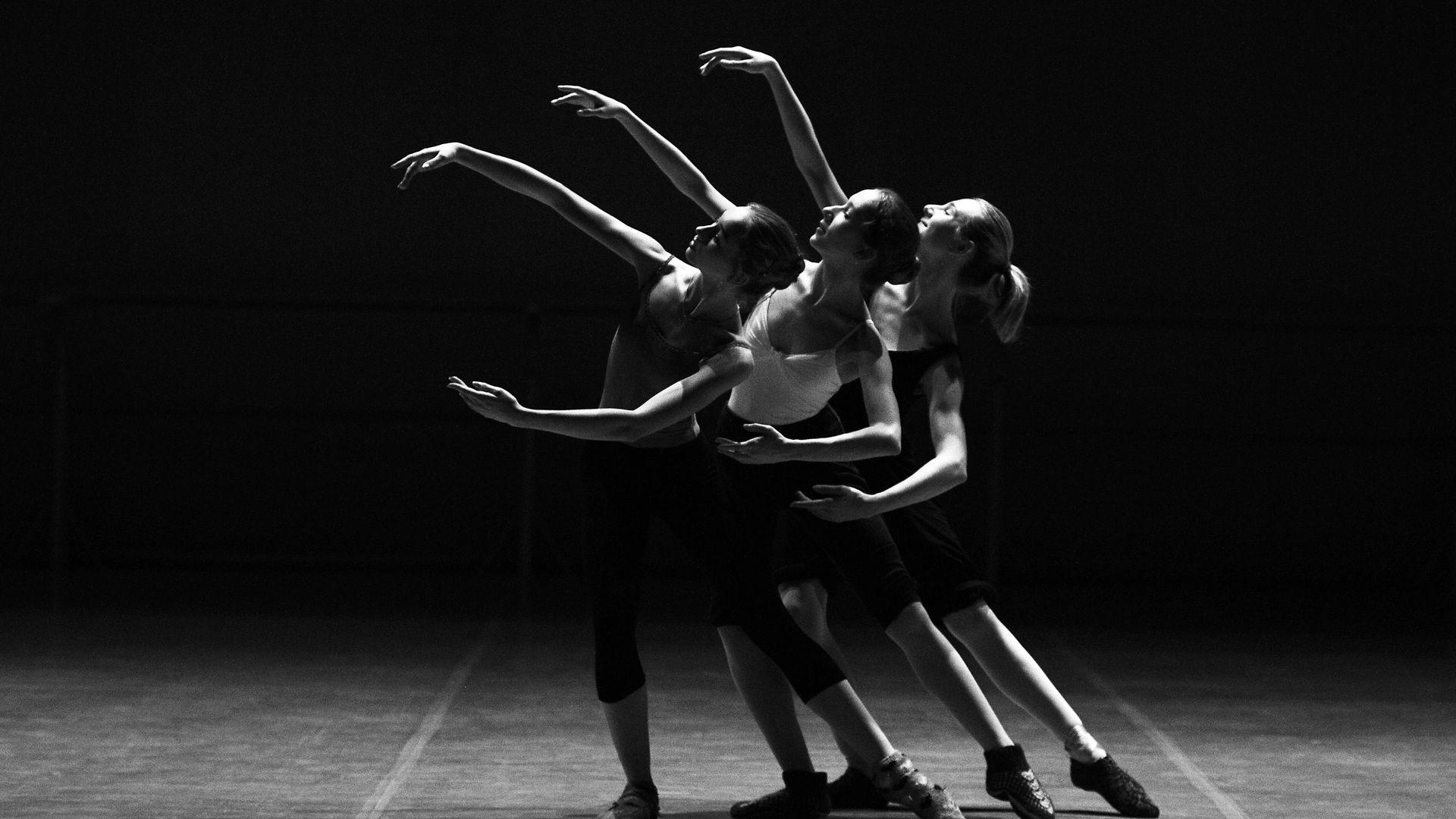1920x1080 Ballerina Dancer Monochrome Laptop Full HD 1080P