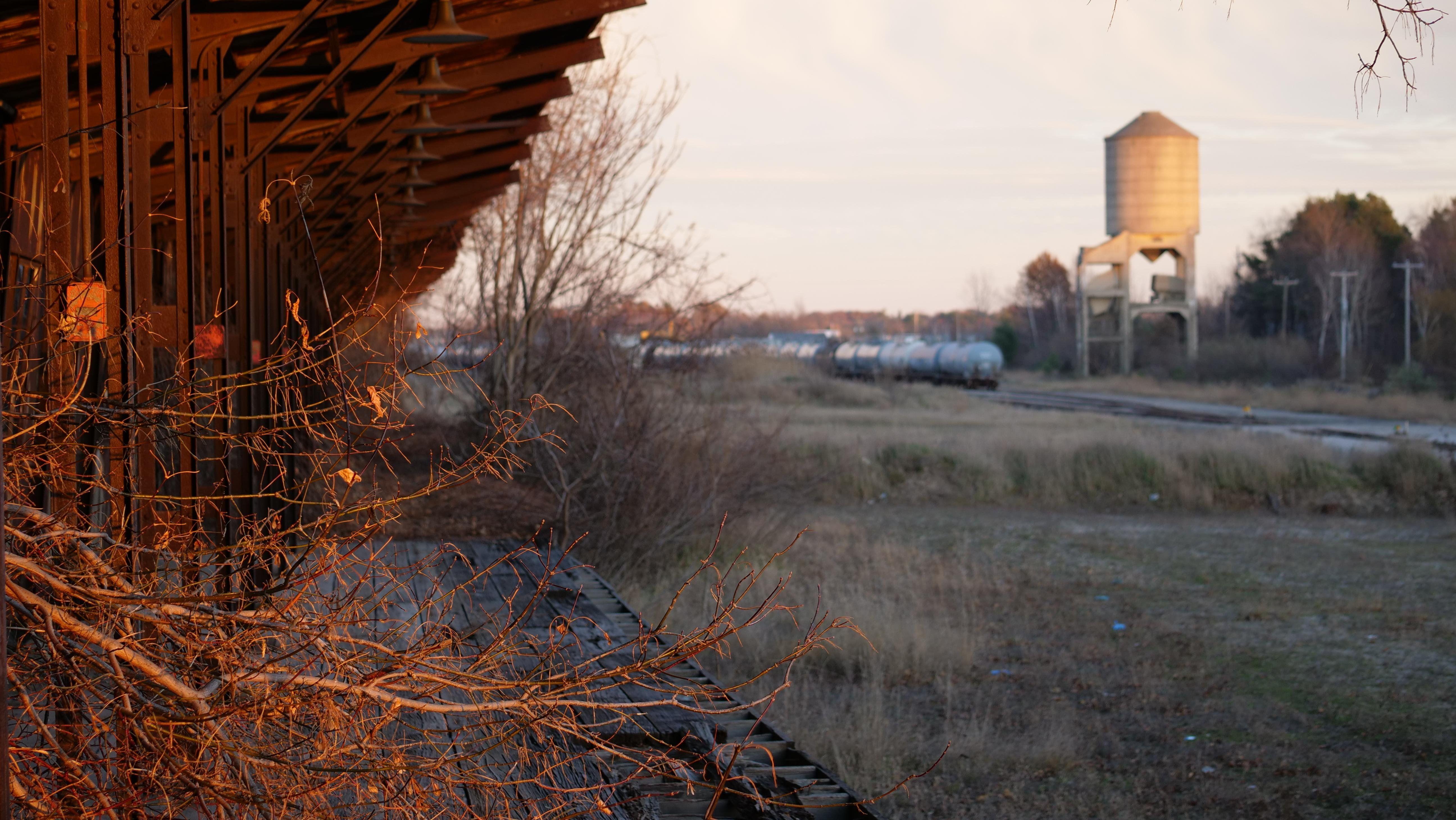5184x2920 train. 4K wallpaper for your desktop or mobile screen free