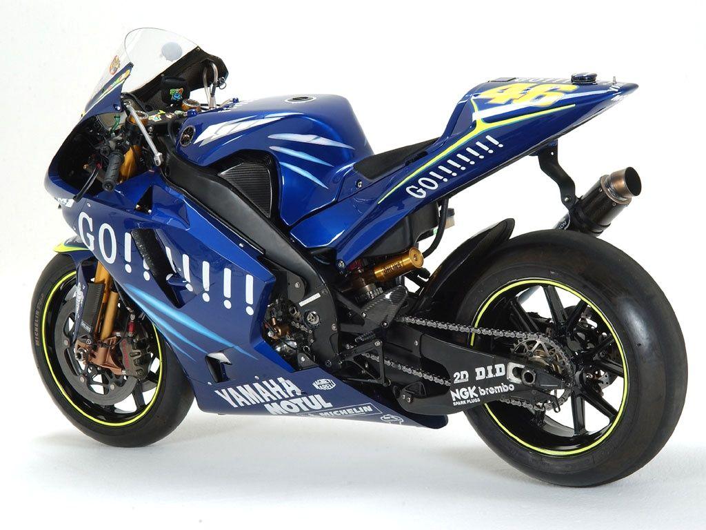 1024x768 Yamaha bikes HD wallpaper (1)