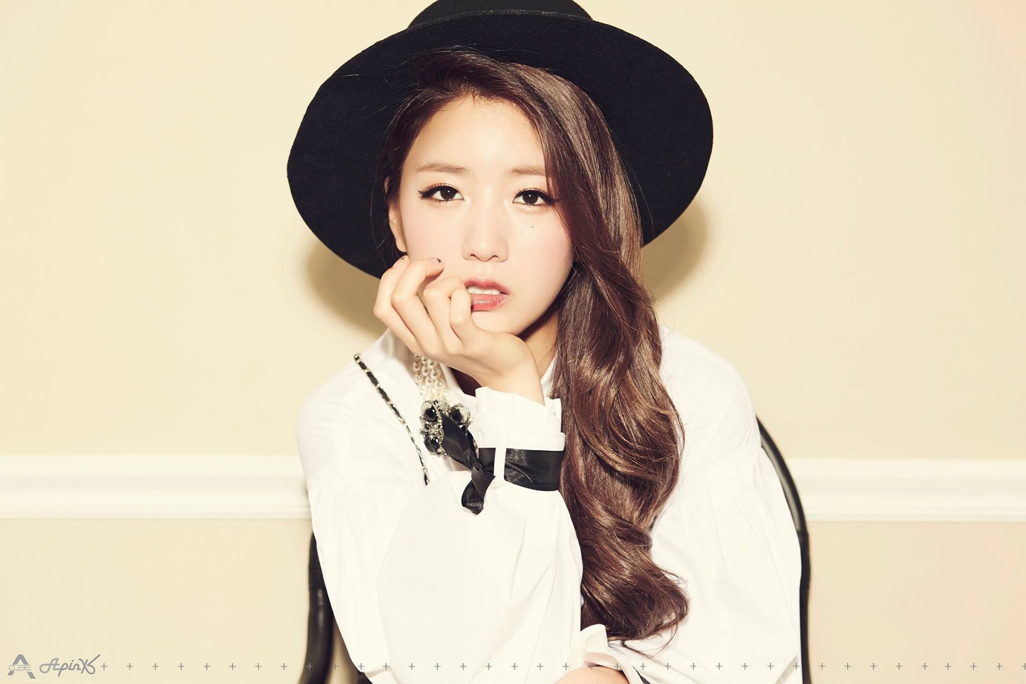 2048x1365 Yoon Bomi Wallpaper. Pink hair