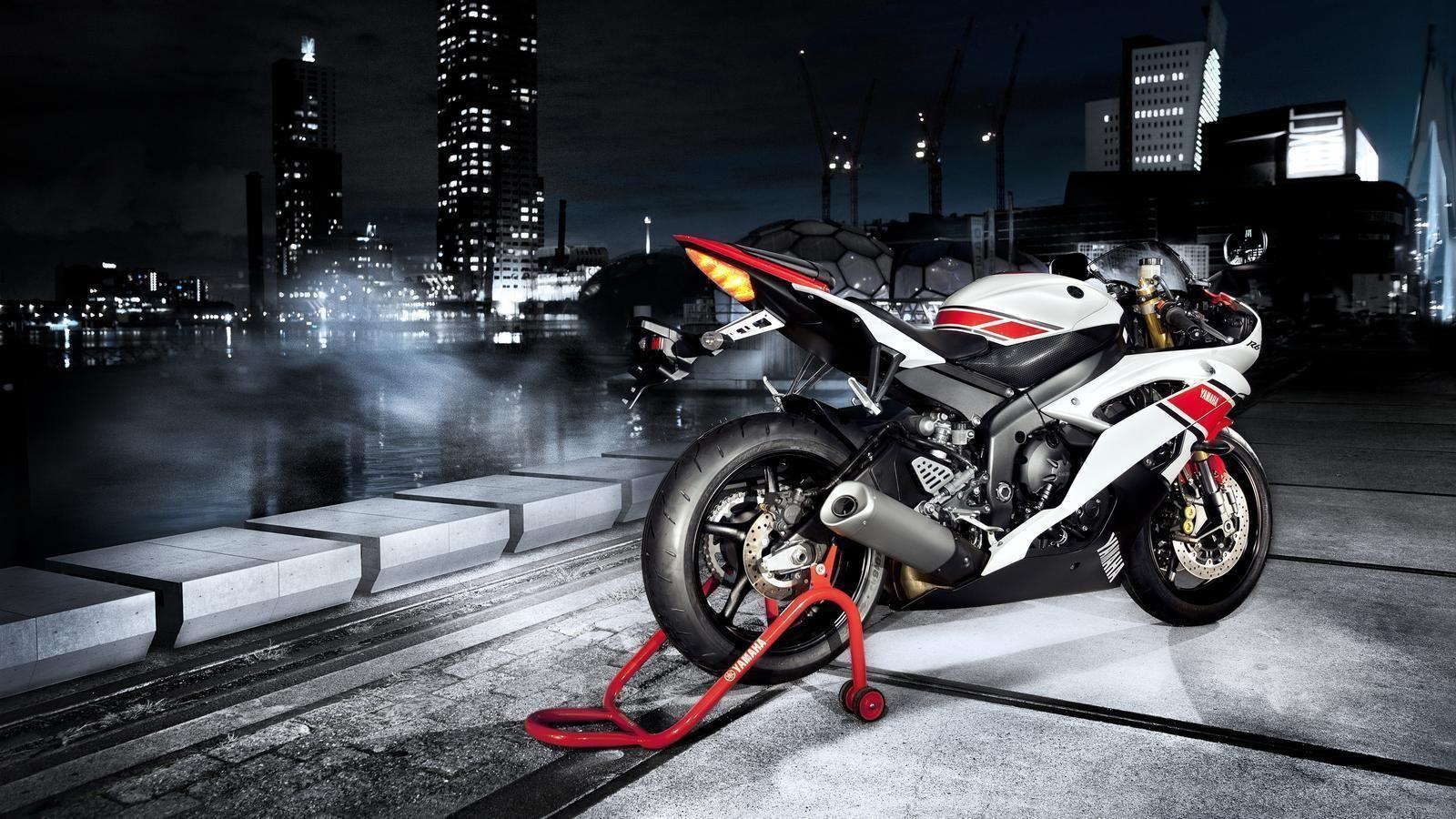 1600x900 Yamaha Bike Full HD Wallpaper