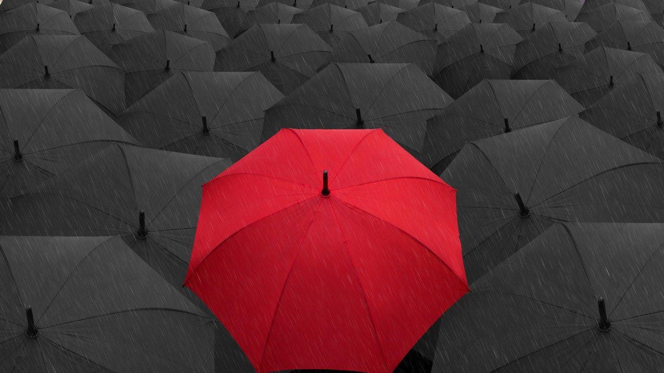 1366x768 Download HD Red And Black Umbrellas Rain Wallpaper
