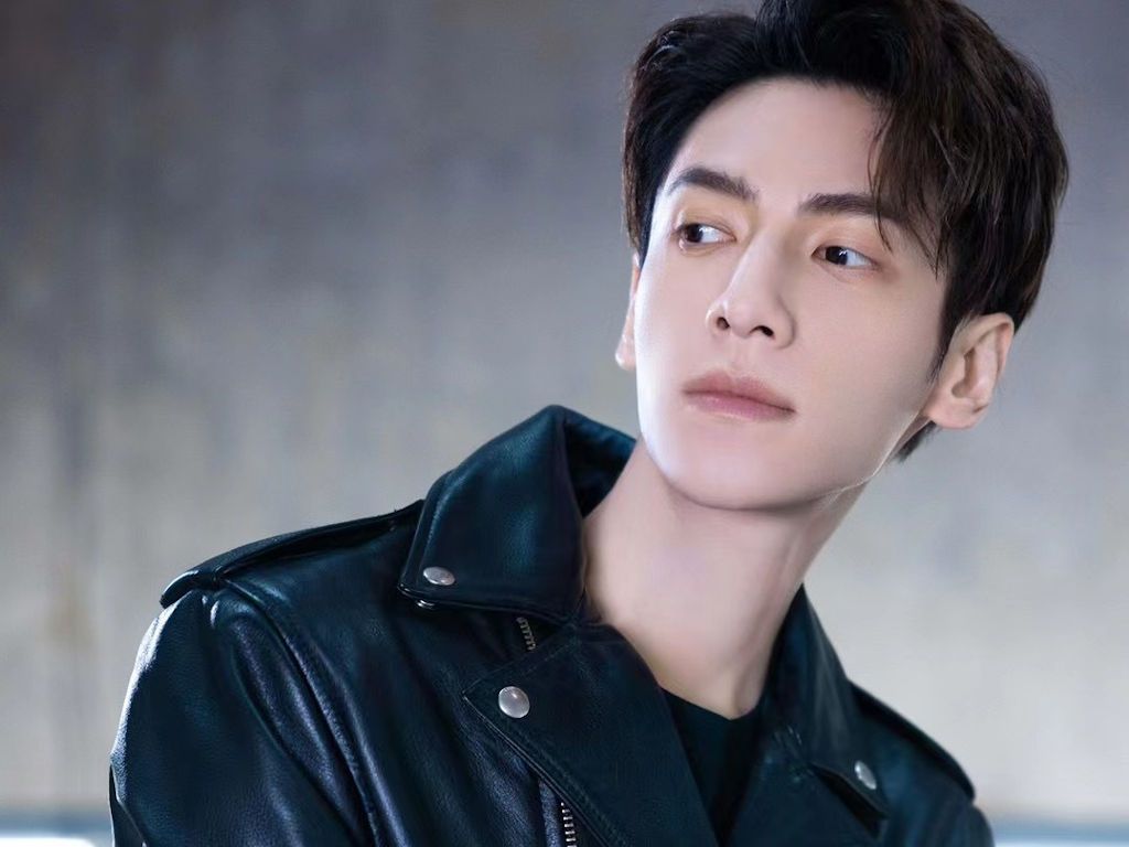 1024x768 Tracker found on Luo Yunxi's car again