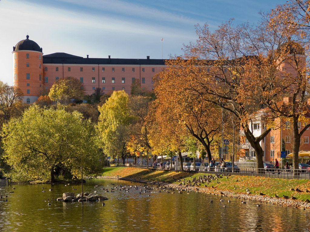 1024x768 Uppsala castle in autumn. Uppsala