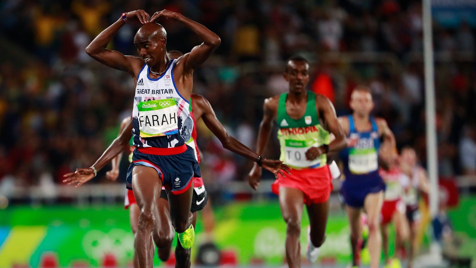 1600x900 Mo Farah Falls but Hardly Misses a Step