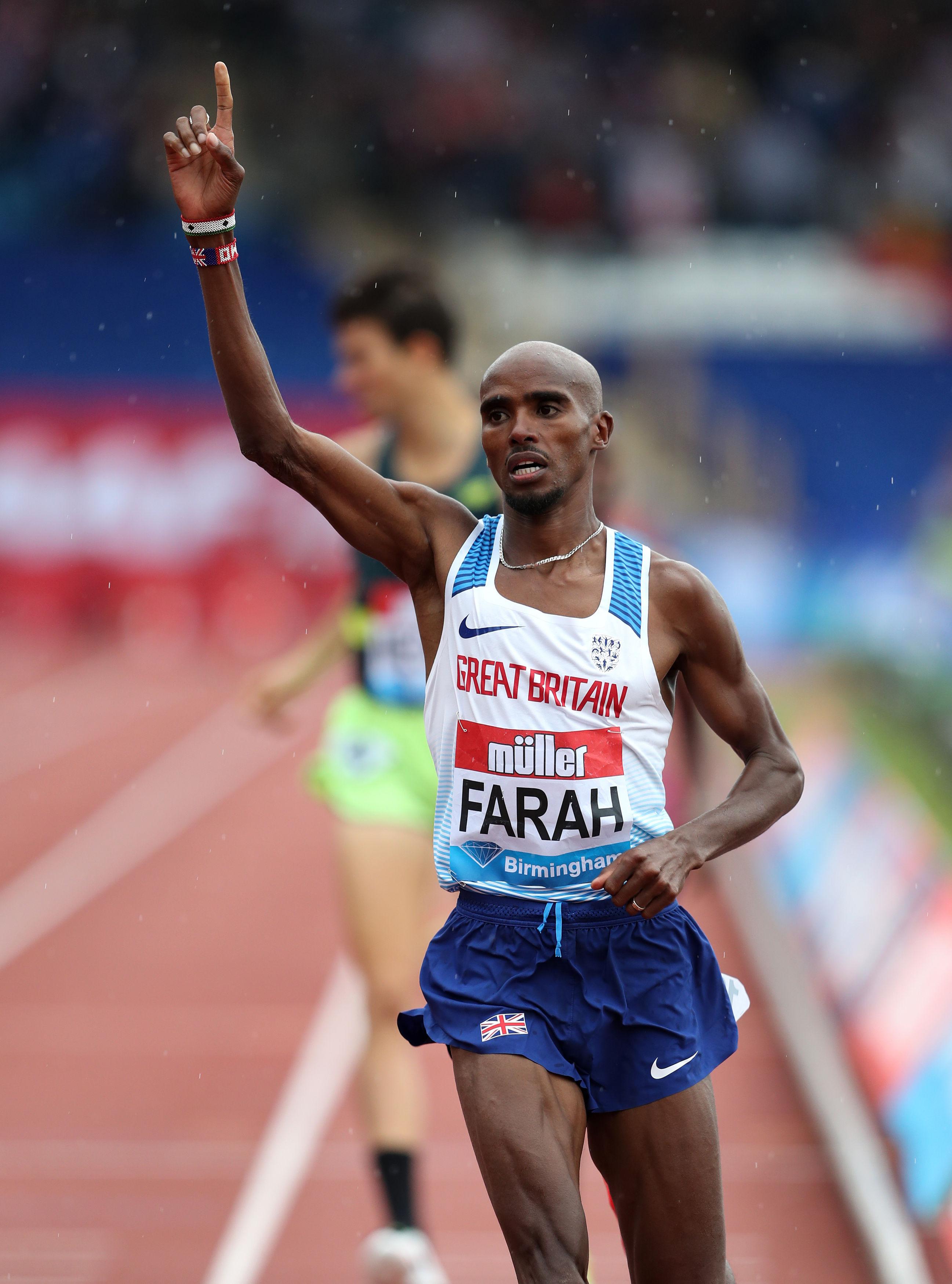 2594x3500 Mo Farah storms to victory in his final