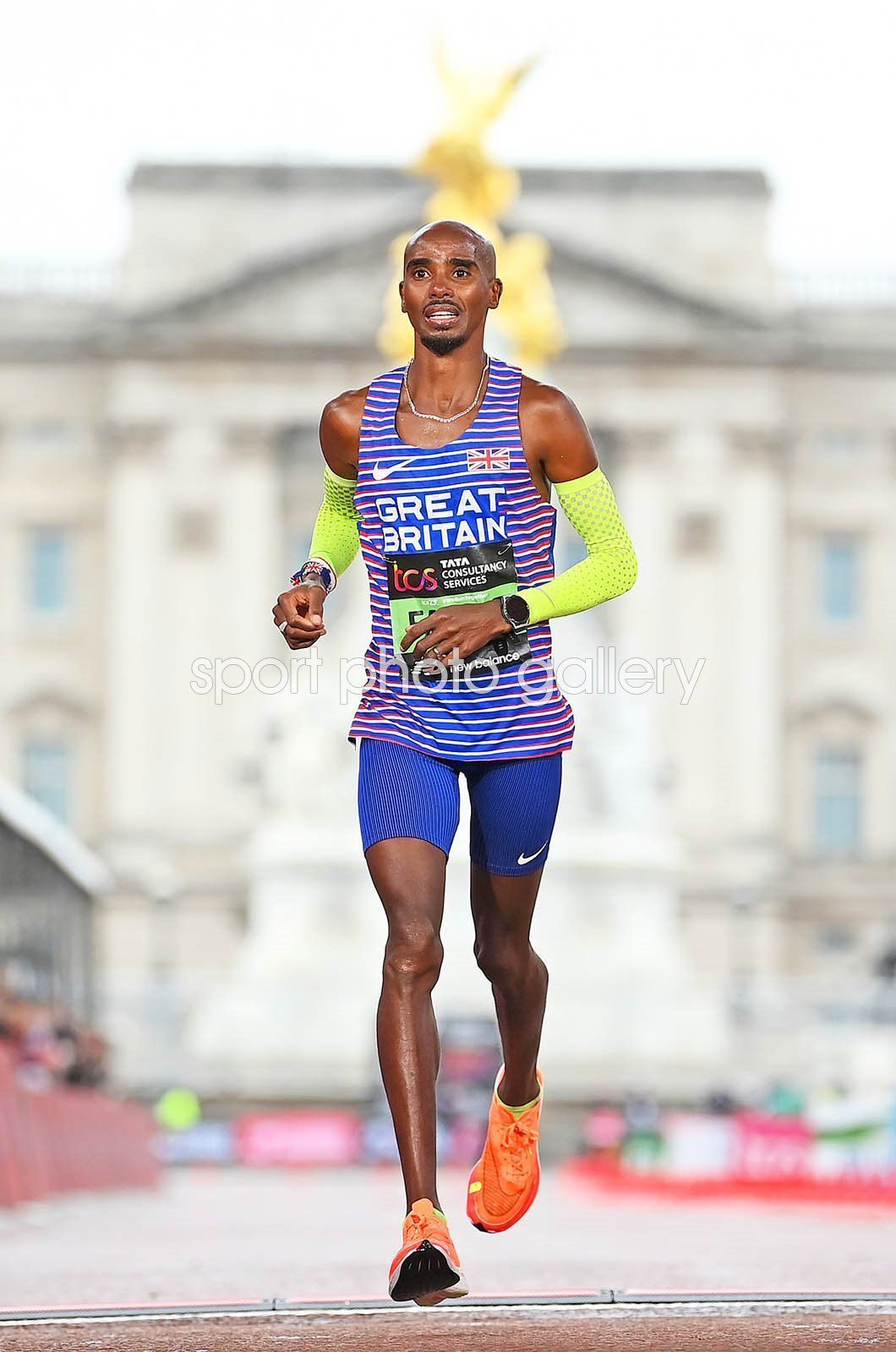 1060x1600 Mo Farah Great Britain finishes his