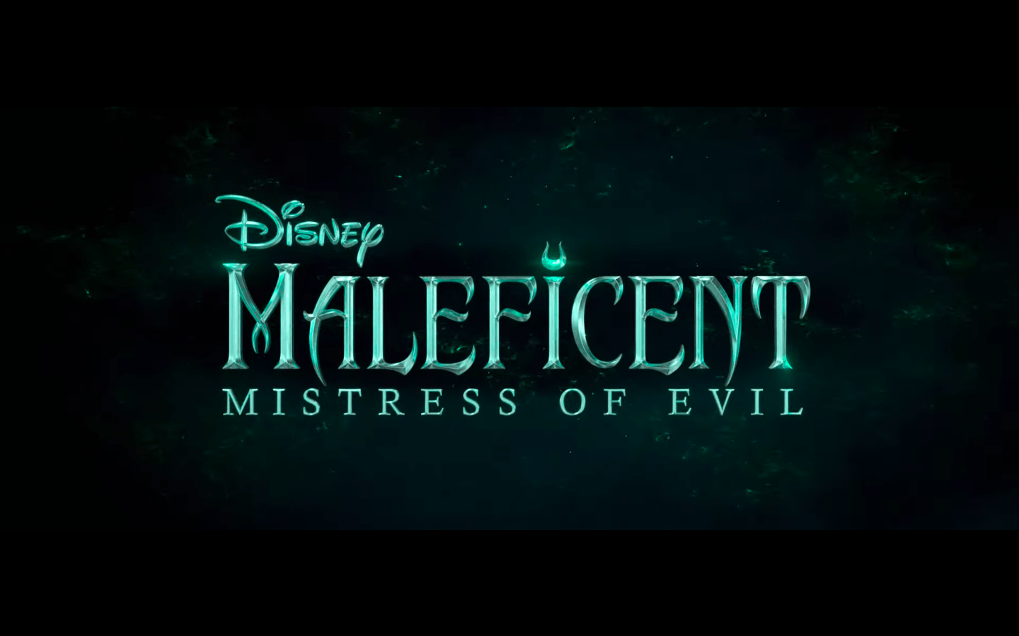 XEM 1440x900: Maleficent lại đấu tranh với bóng tối của mình