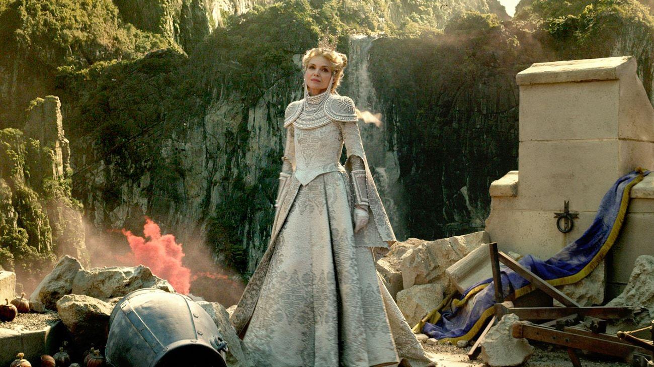 1300x730 Maleficent: Tình nhân của Ác ma