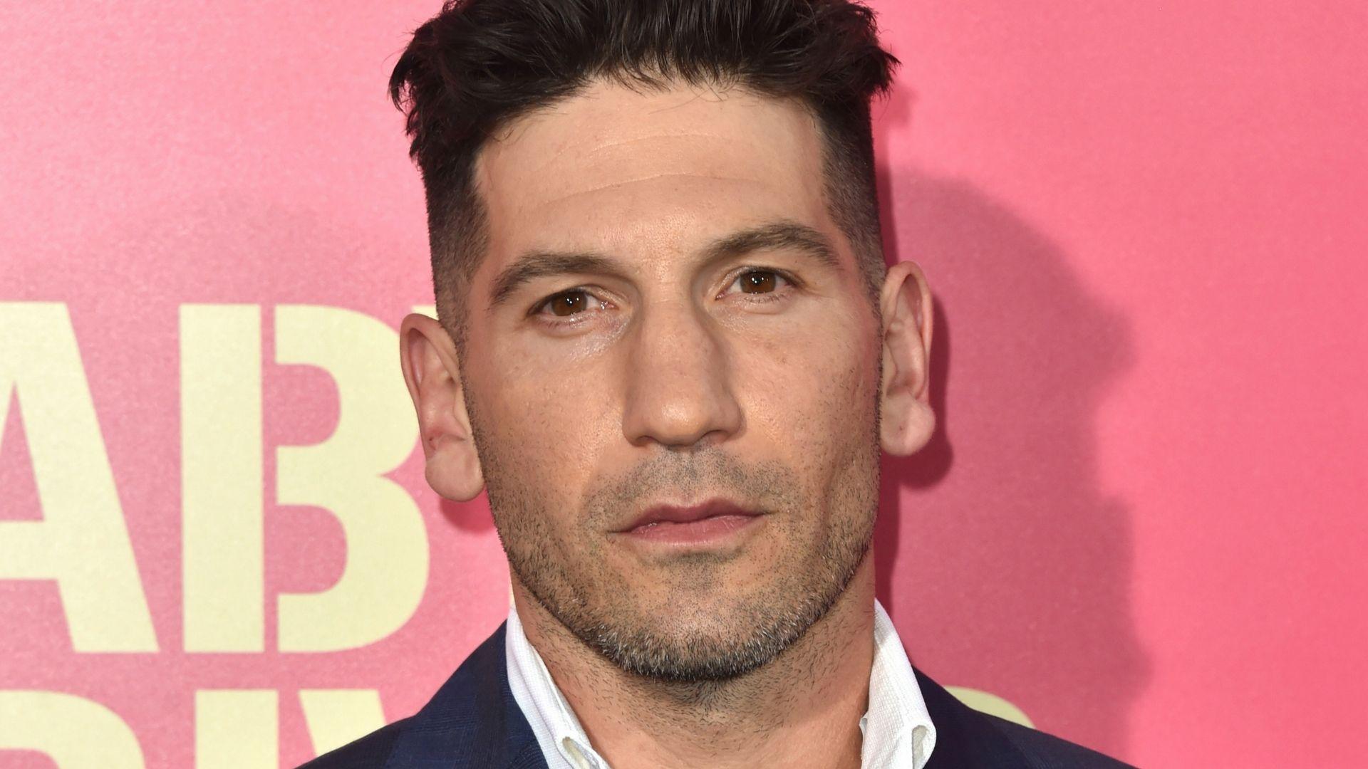 Jon bernthal. Джон Бернтал. Эрин Бернтал. Джон Бернтал рост. Джон Бернтал волк.