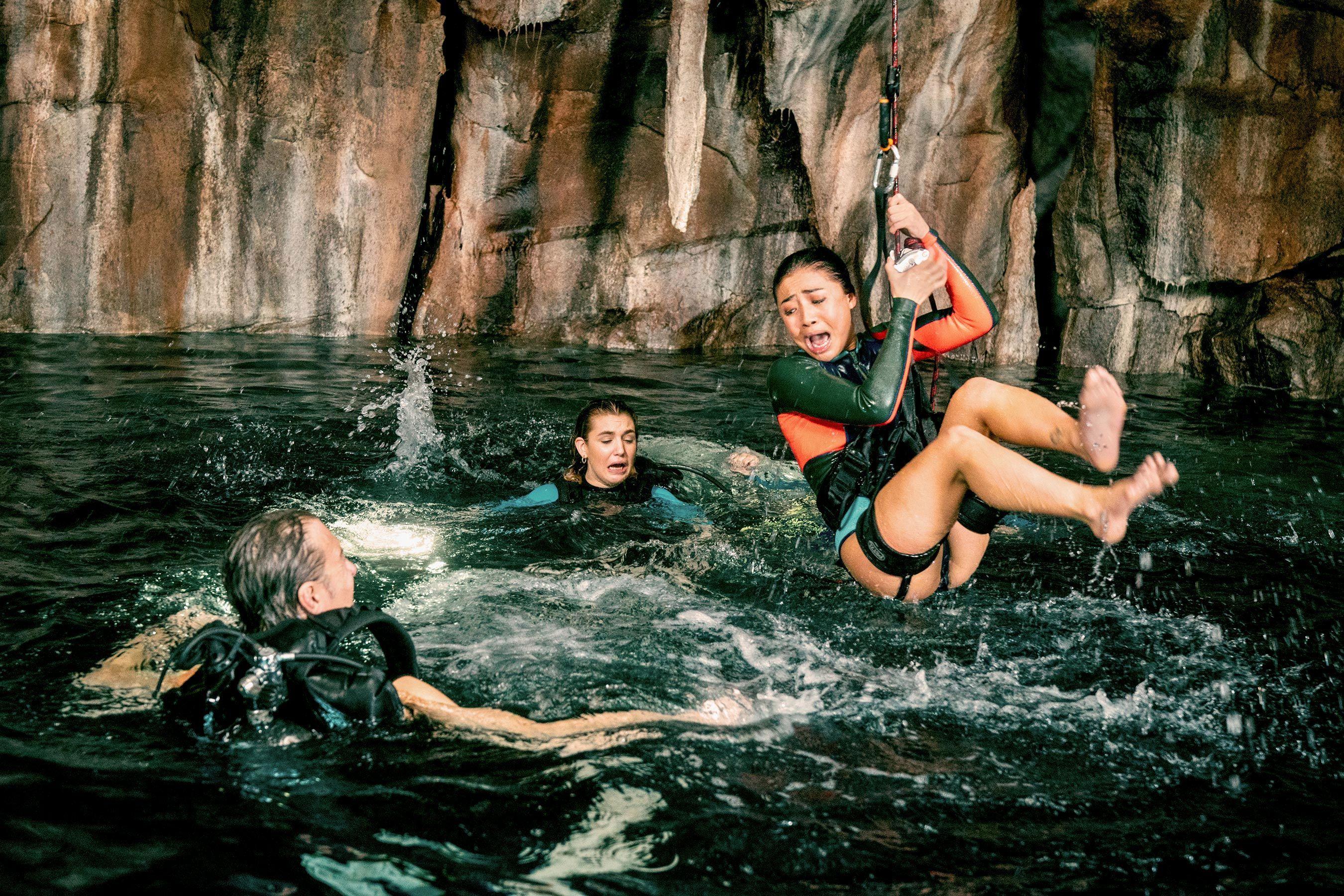 2700x1800 Meters Down: Uncaged. Film Review. Consequence of Sound