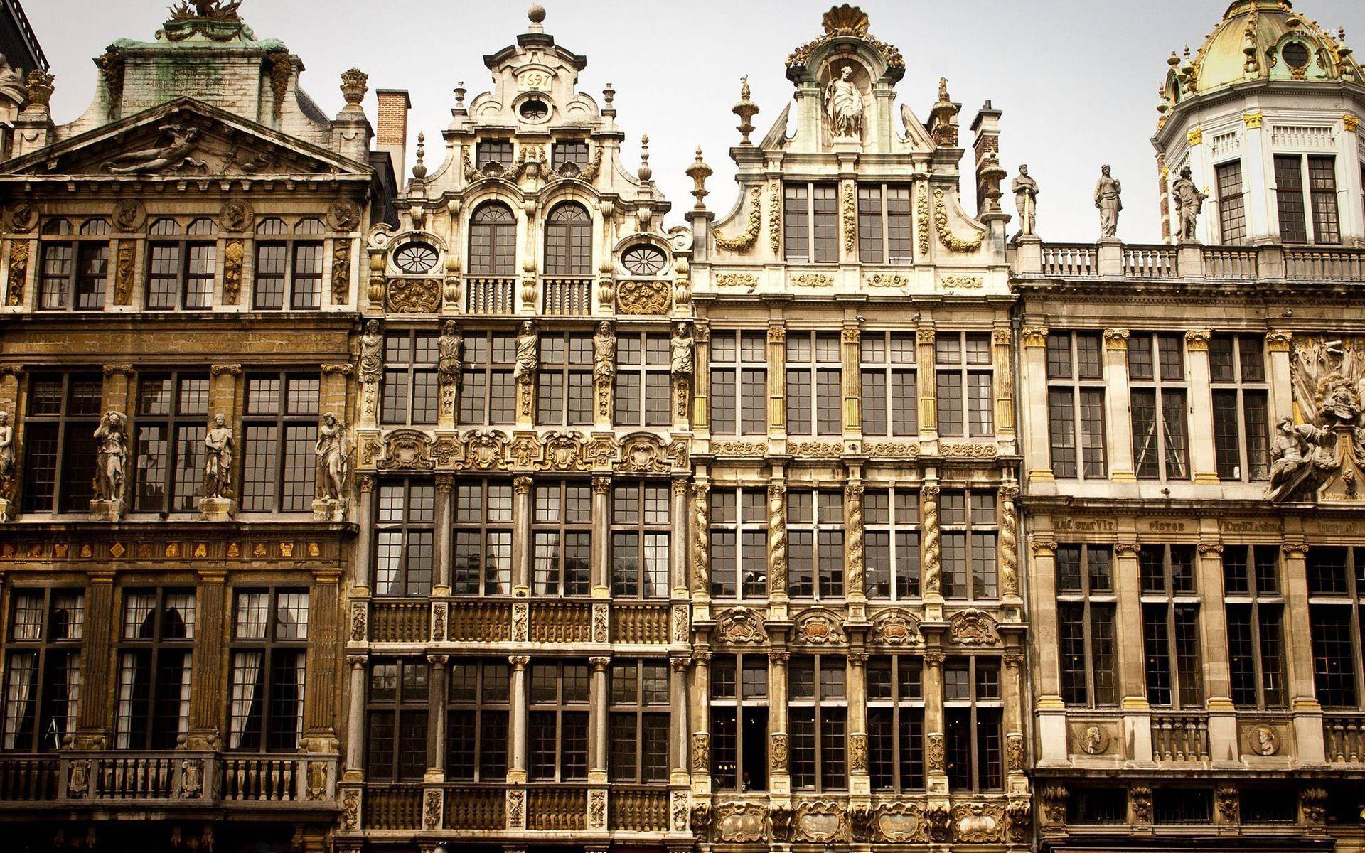 1920x1200 Statues on the Brussels Town Hall wallpaper wallpaper