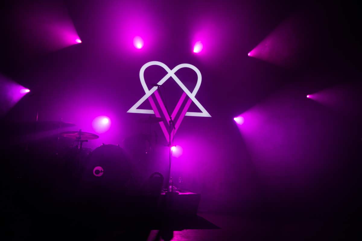 1200x801 Ville Valo spreading his wings