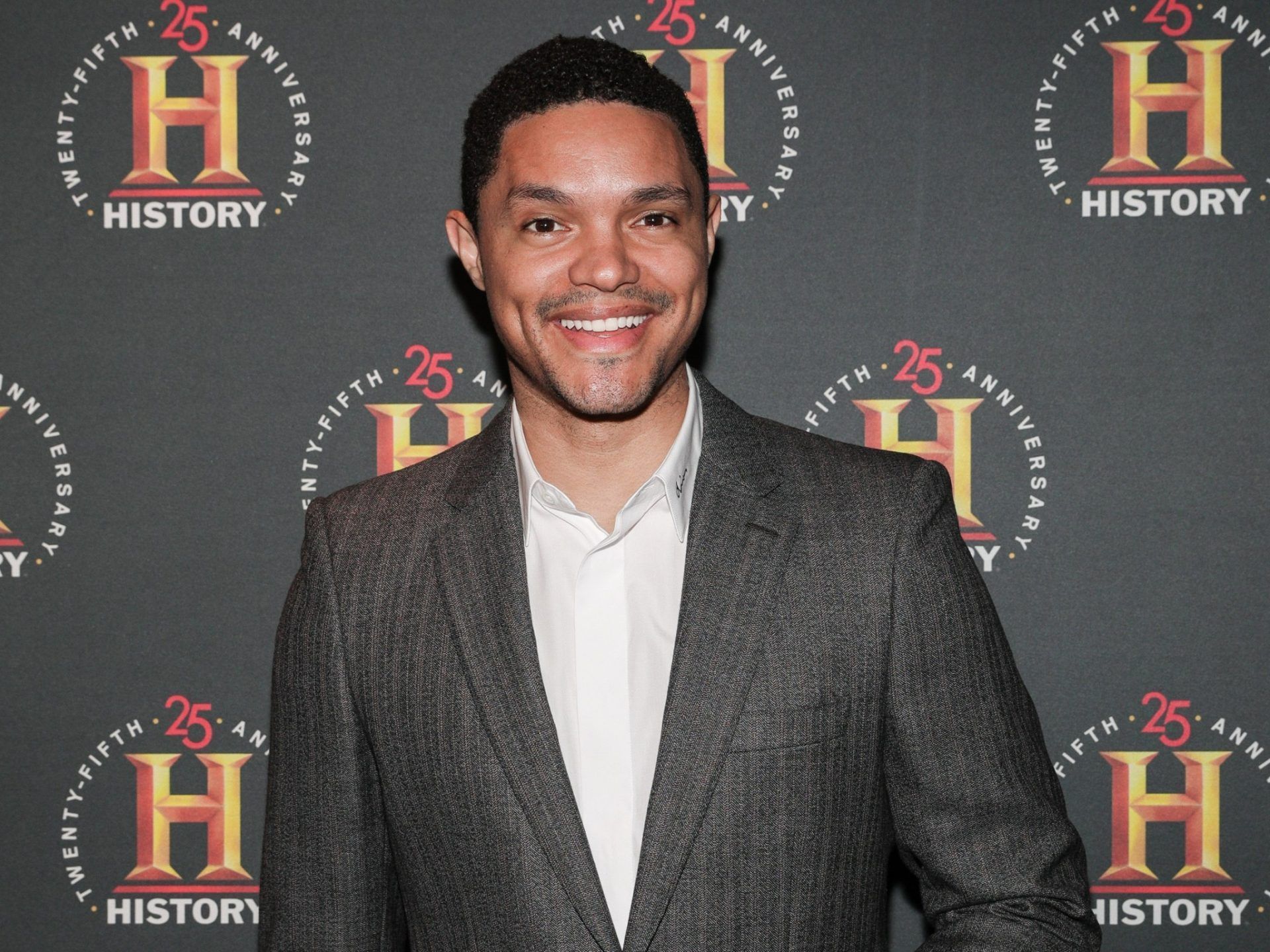 1920x1440 Trevor Noah shares hilarious world