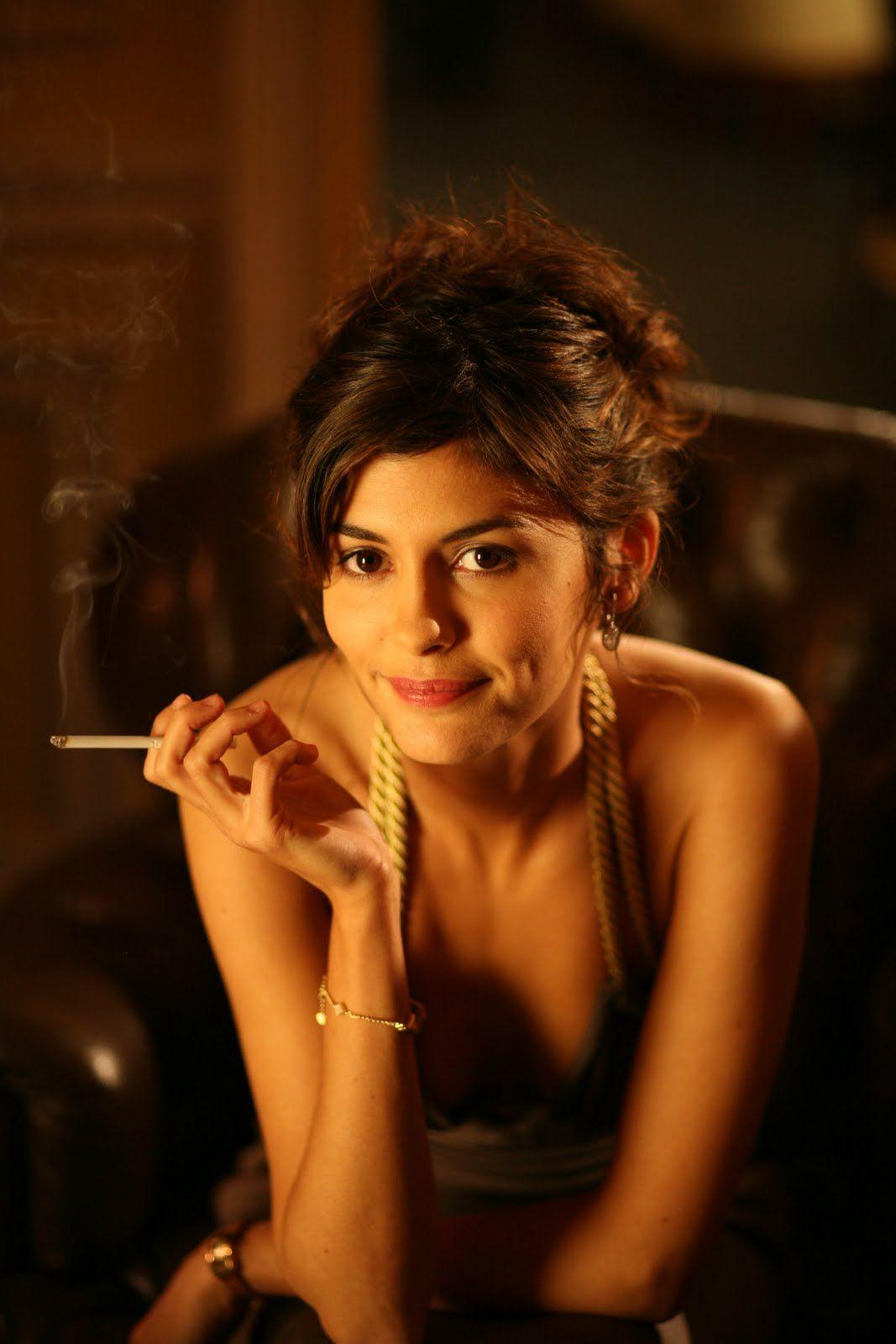 1067x1600 audrey tautou as amelie wallpaper