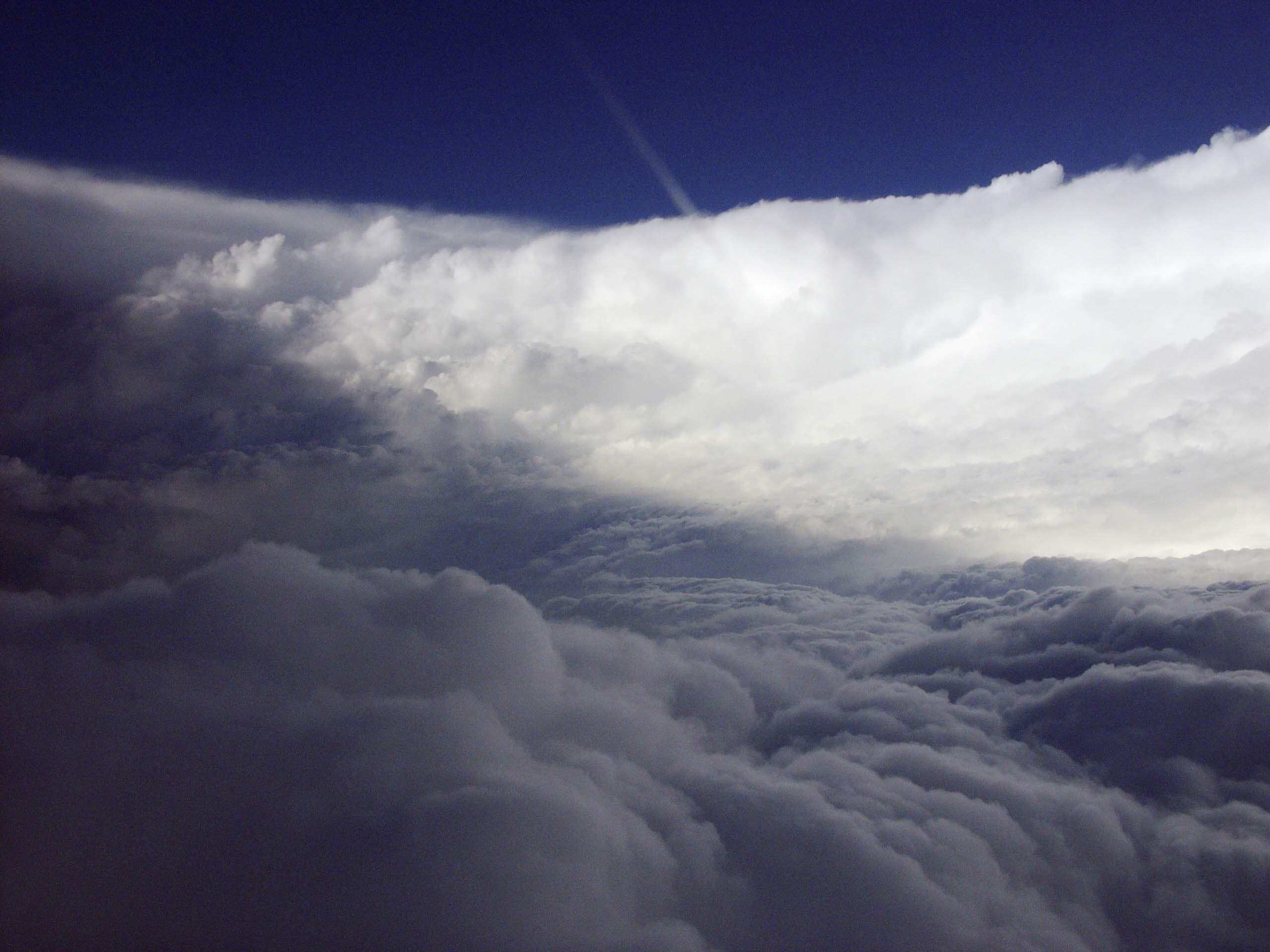 2560x1920 Hurricane Katrina Wallpaper