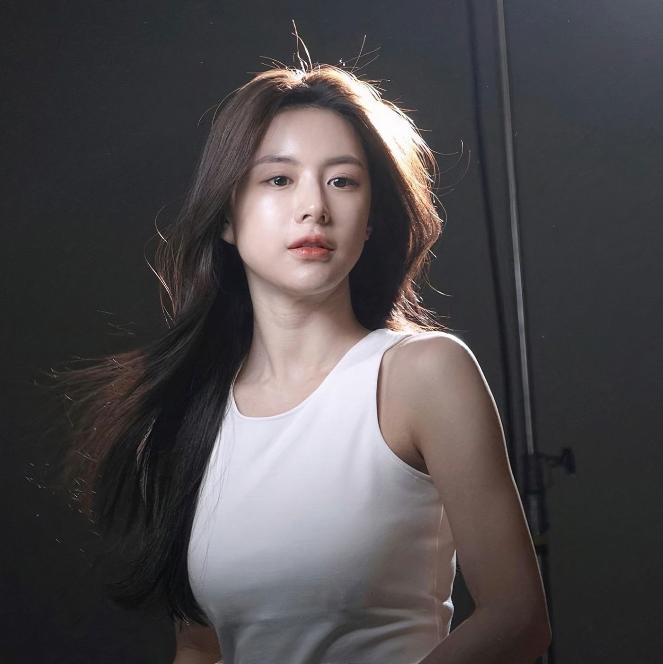 1364x1365 Go Yoon Jung Wallpaper