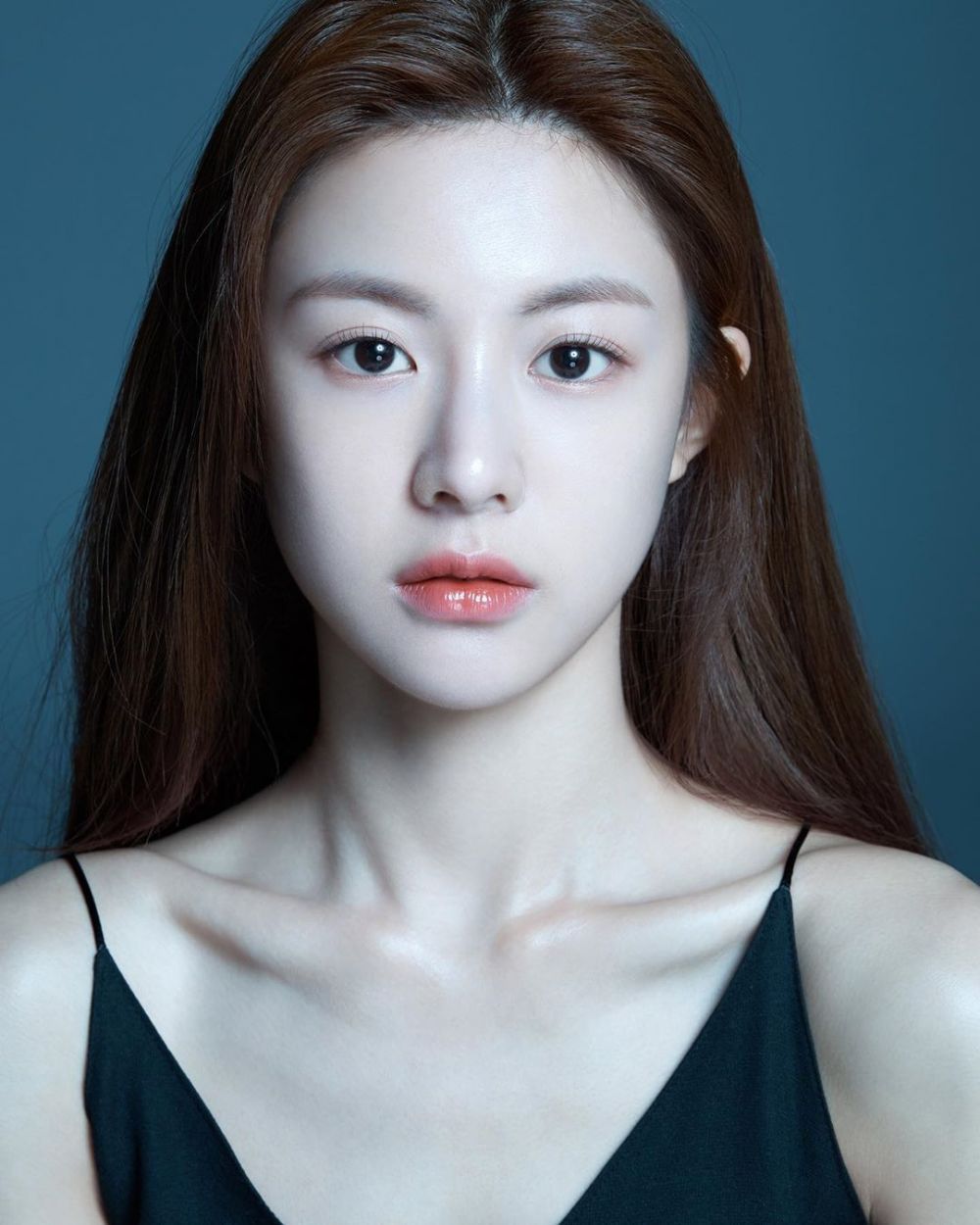 1000x1250 Go Yoon Jung Wallpaper