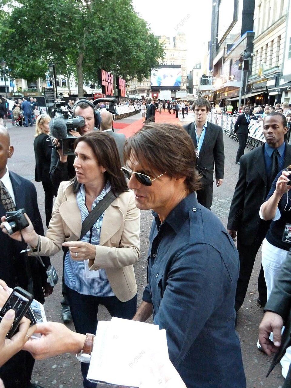 960x1280 Tom Cruise Attends The Premiere Of