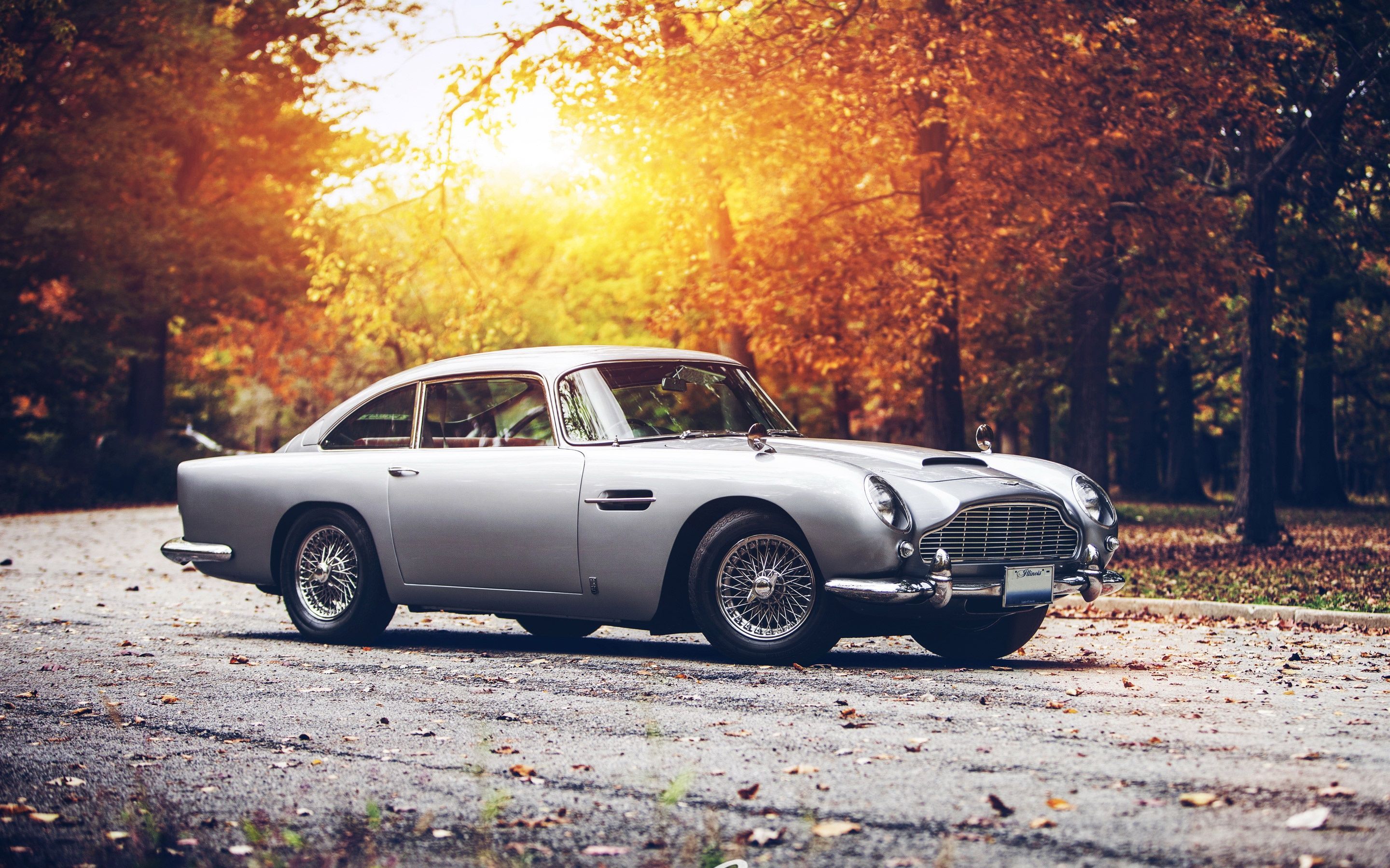 2880x1800 James Bond Aston Martin Wallpaper