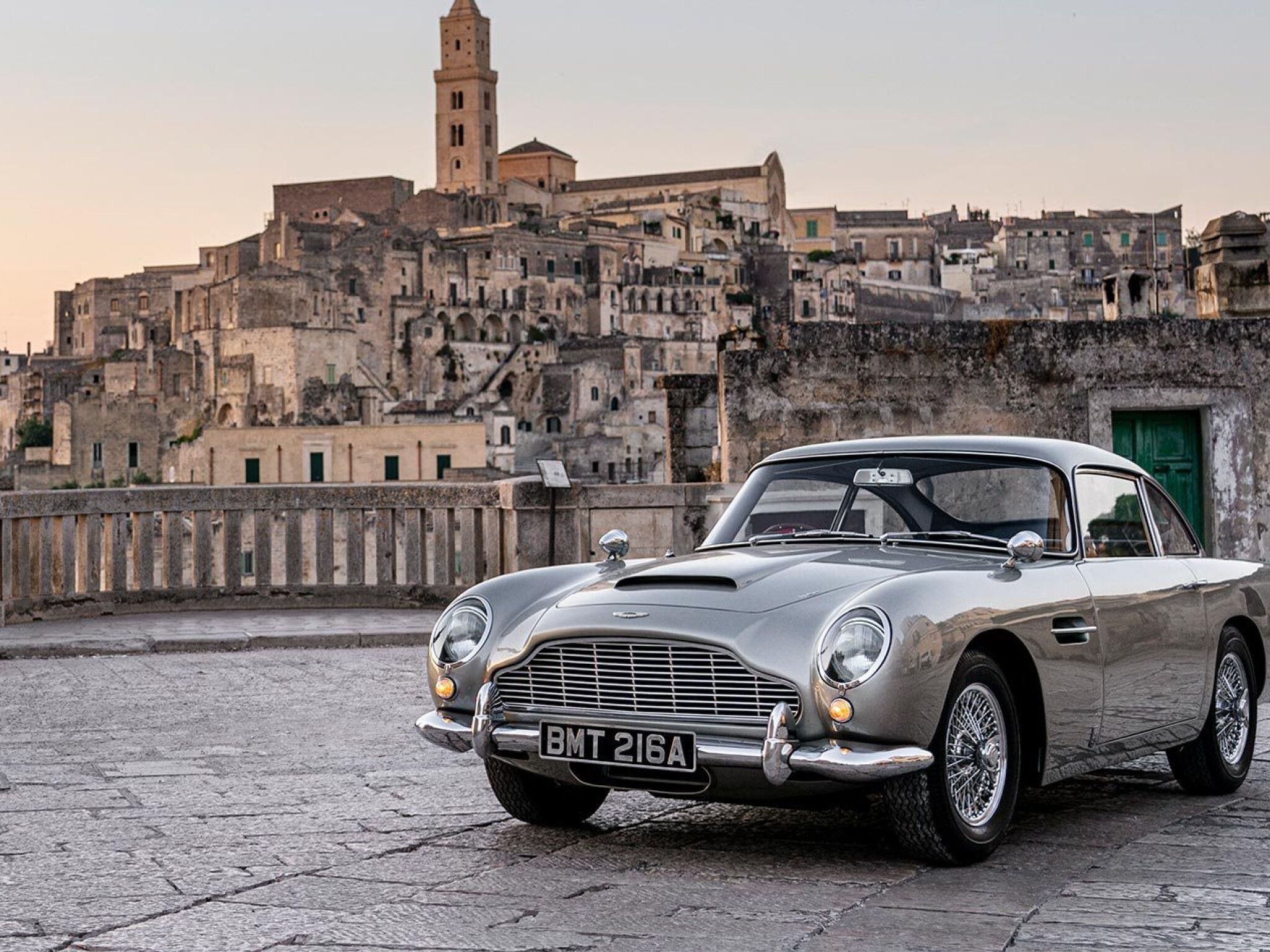 2048x1536 No Time to Die Aston Martin DB5