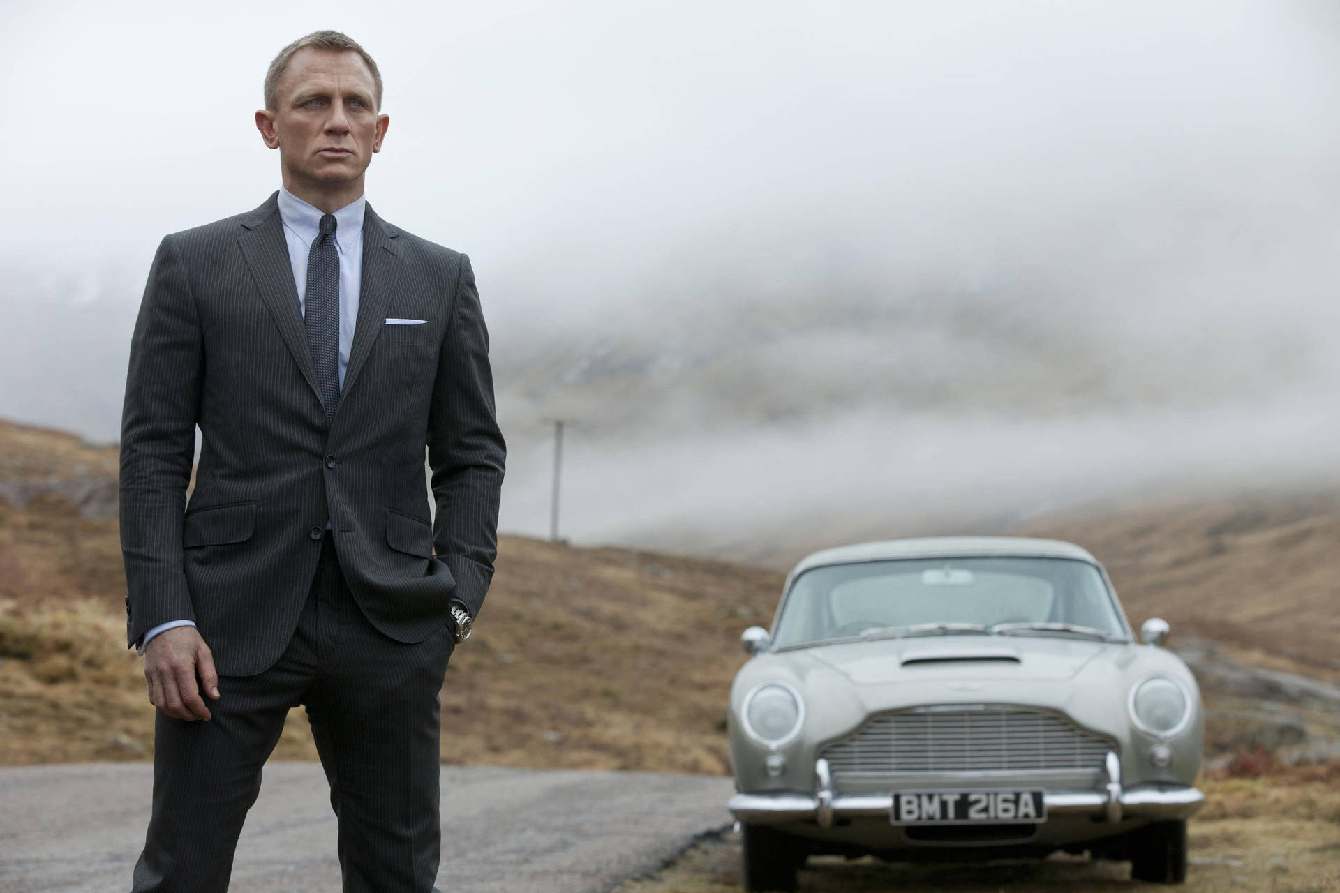 1920x1280 James Bond And Car Wallpaper