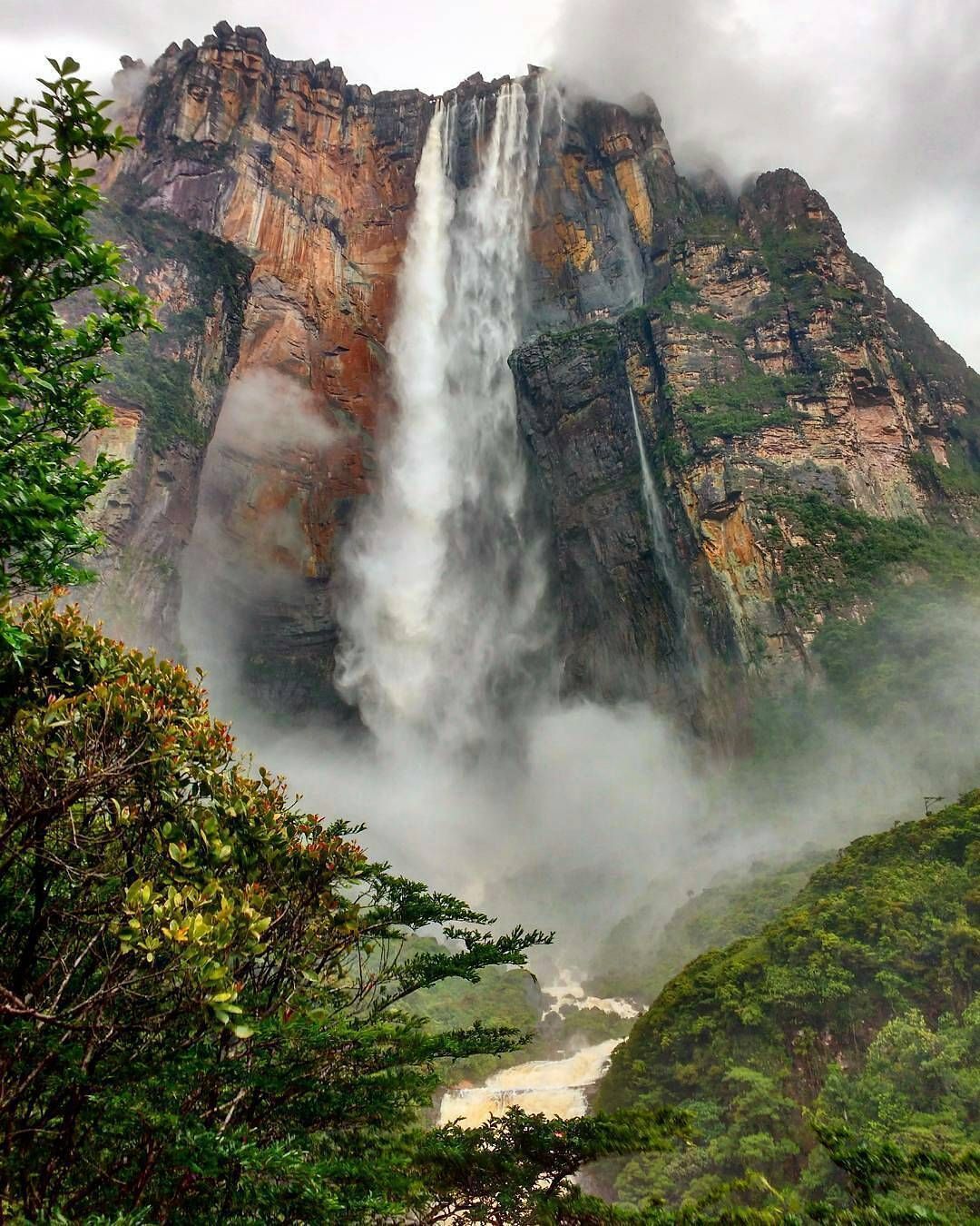1080x1350 Salto Angel Wallpaper