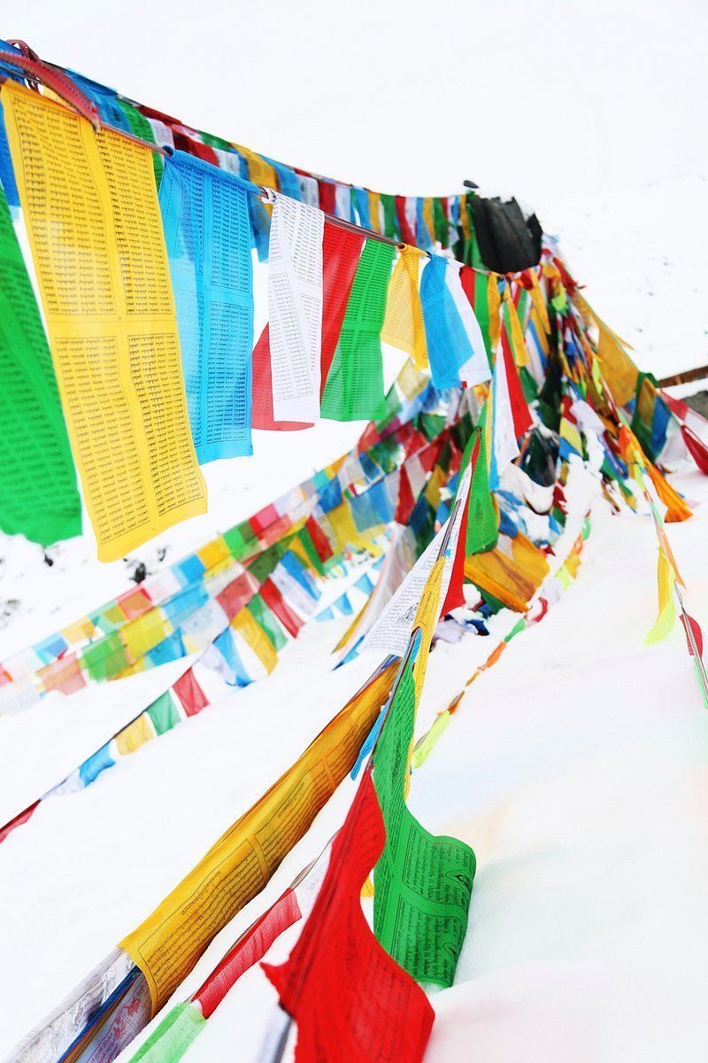 800x1200 Tibetan Prayer Flag Image. Free