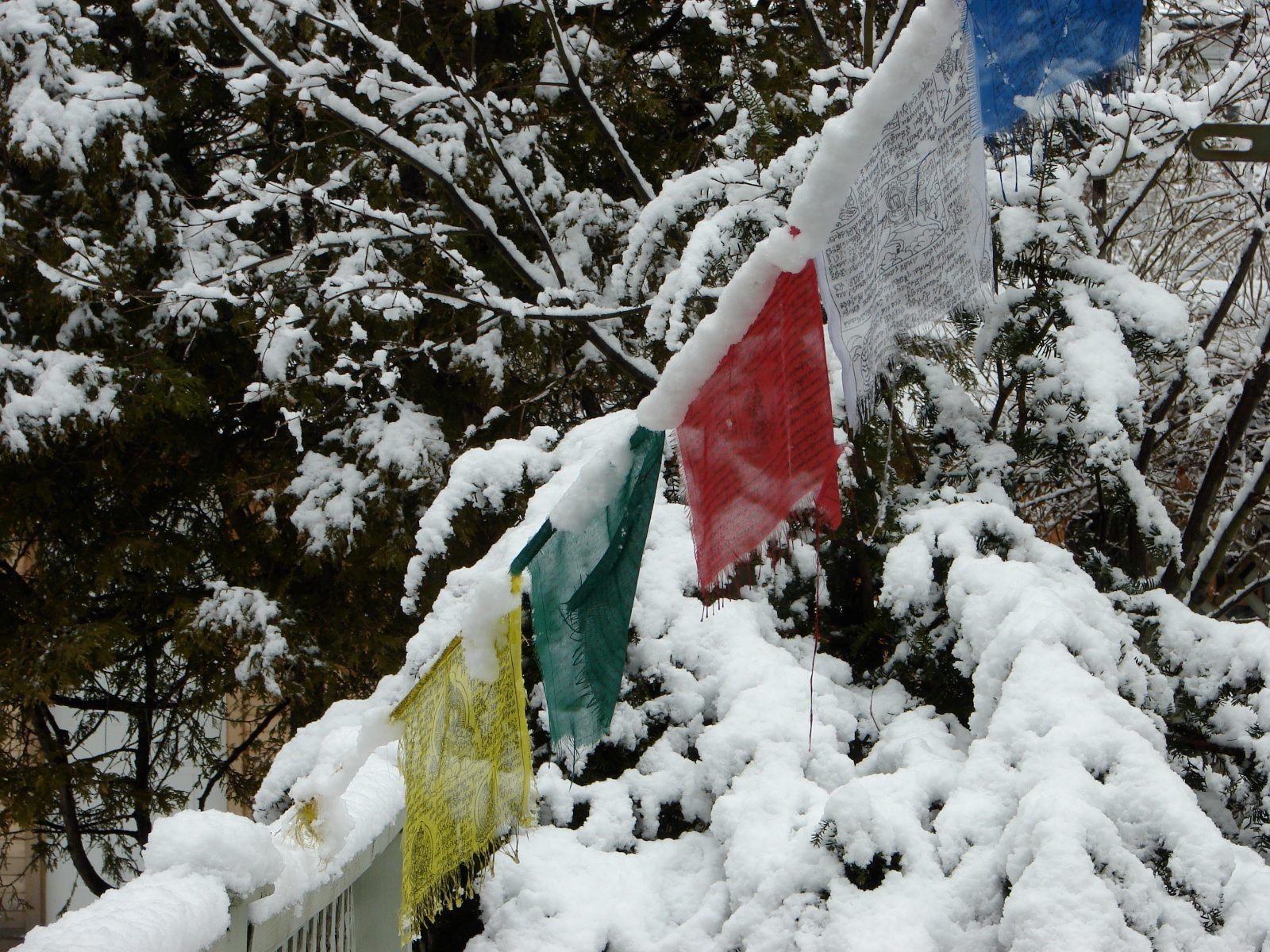 1600x1200 Tibetan Buddhist Prayer Flags