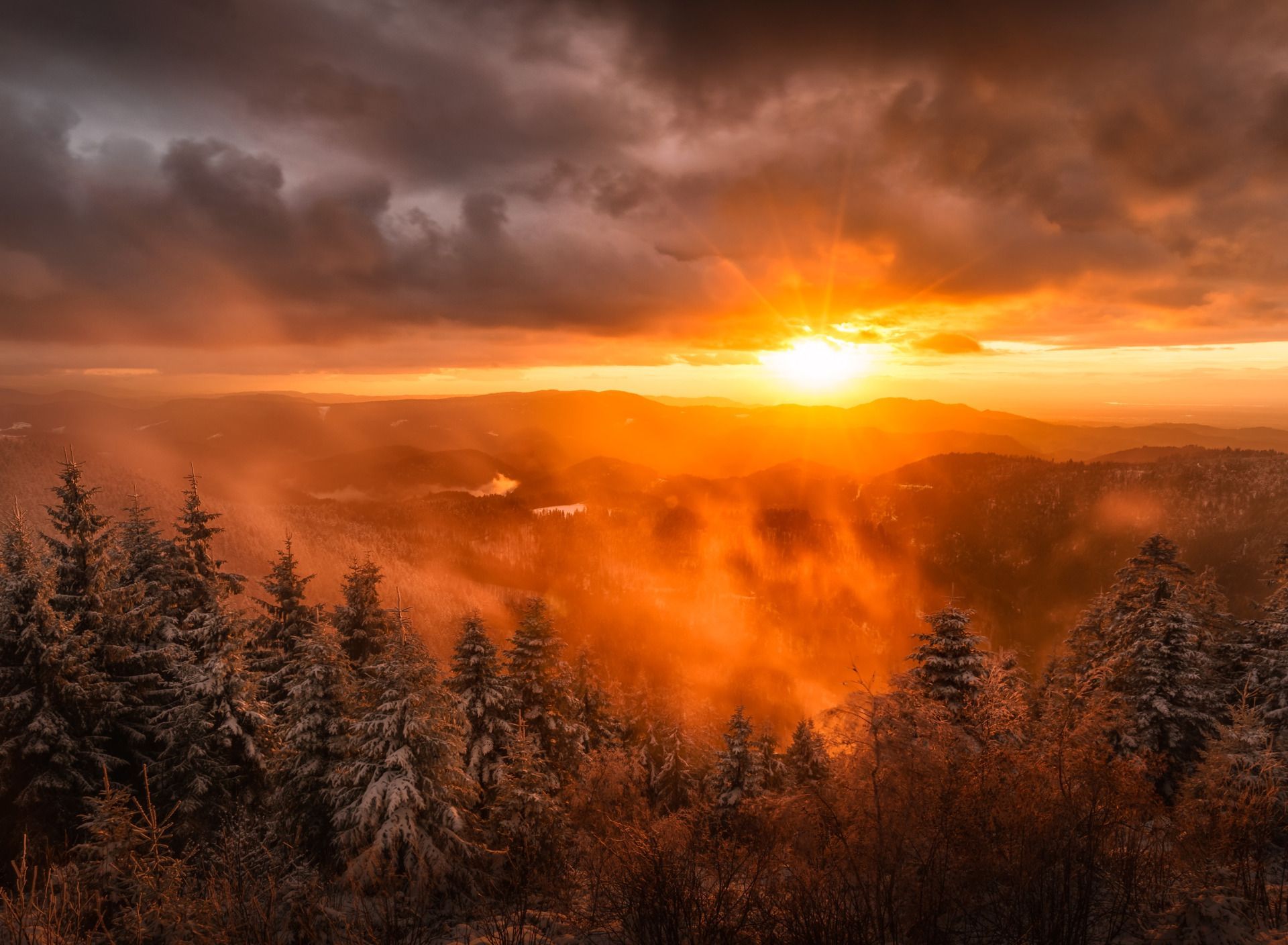 1920x1408 Download wallpaper the sun, snow
