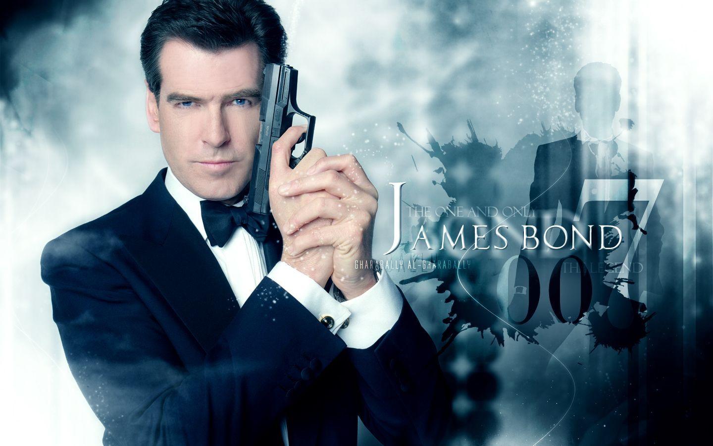 1440x900 Pierce Brosnan Wallpaper