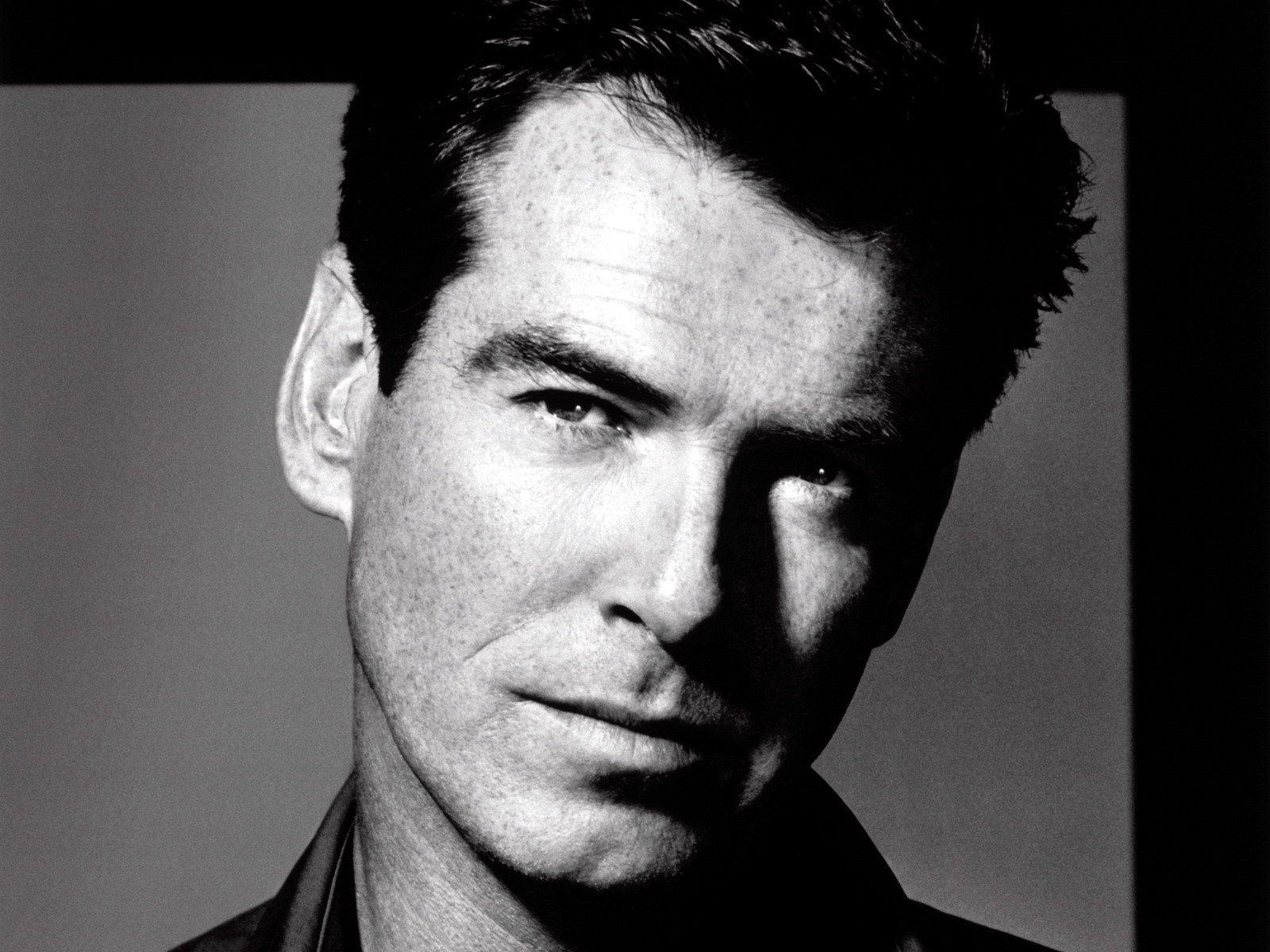1600x1200 Wallpaper Wallbase Great: Pierce Brosnan