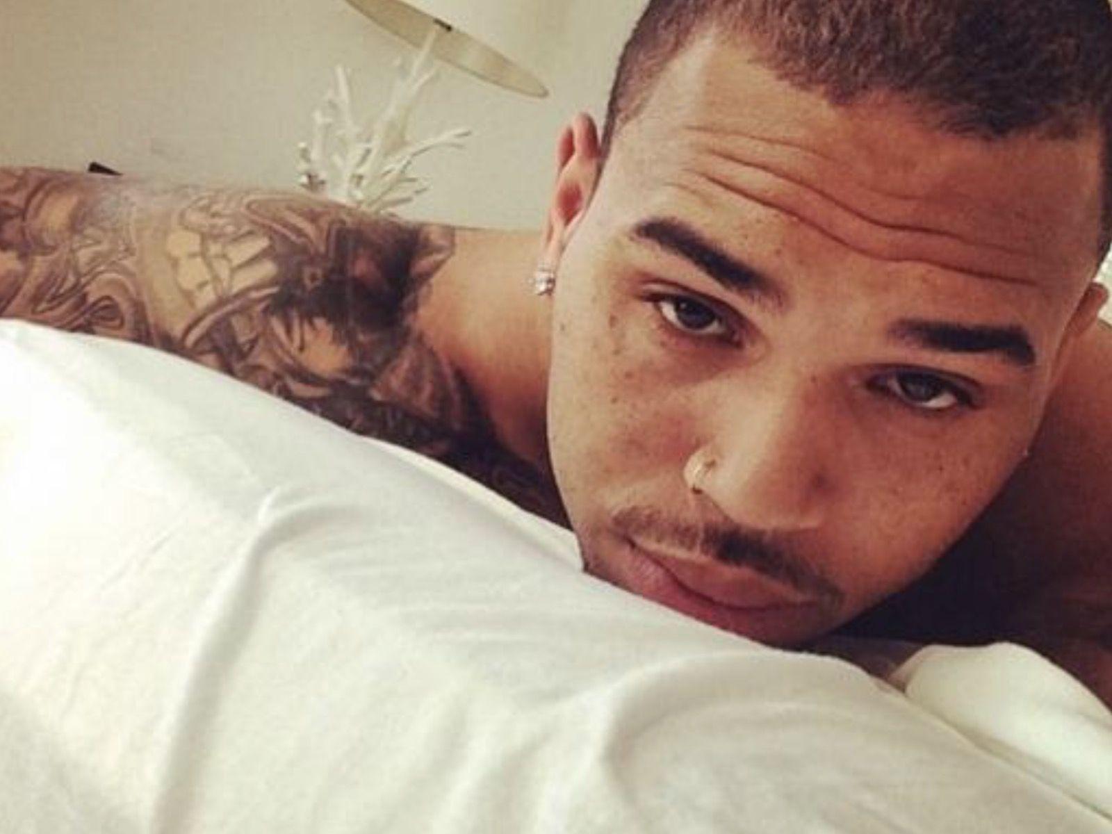 1600x1200 Chris Brown Caught Thirsting Over Rihanna Underwear Pics: I