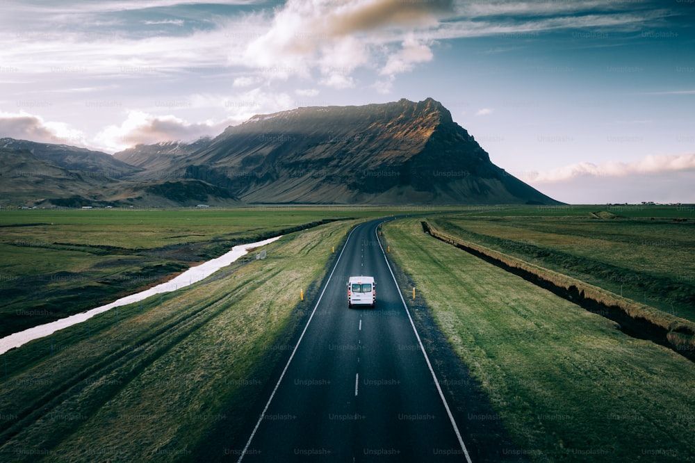 1000x666 Side Road Picture. Download