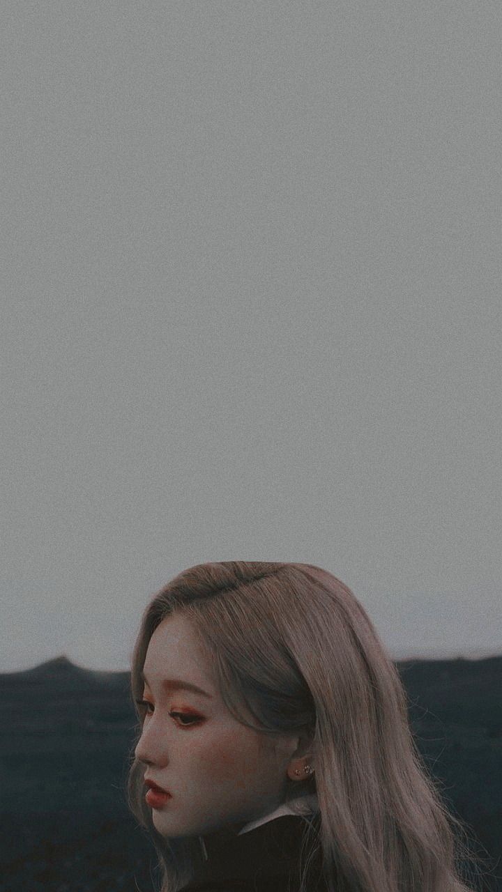 720x1280 gowon and haseul wallpaper