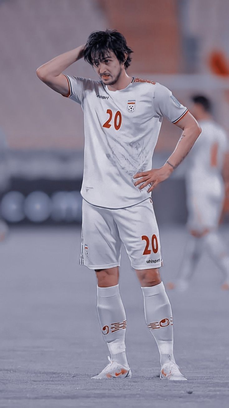 735x1309 Sardar Azmoun