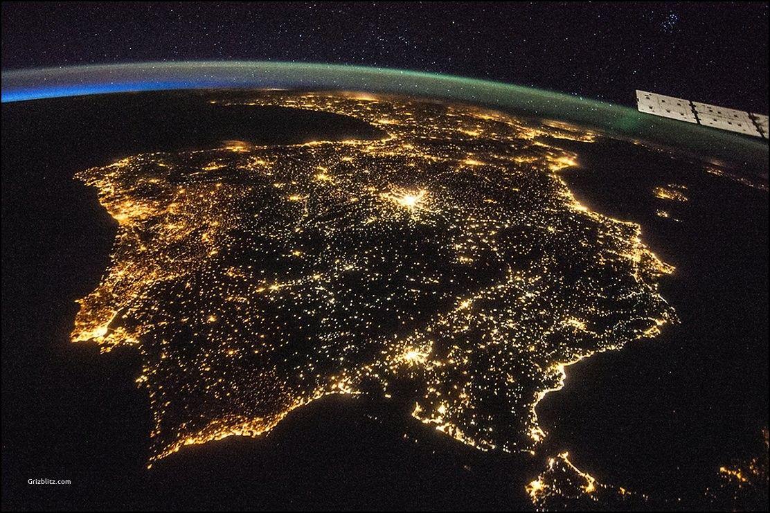1112x741 Wallpaper Earth At Night From Space Wallpaper