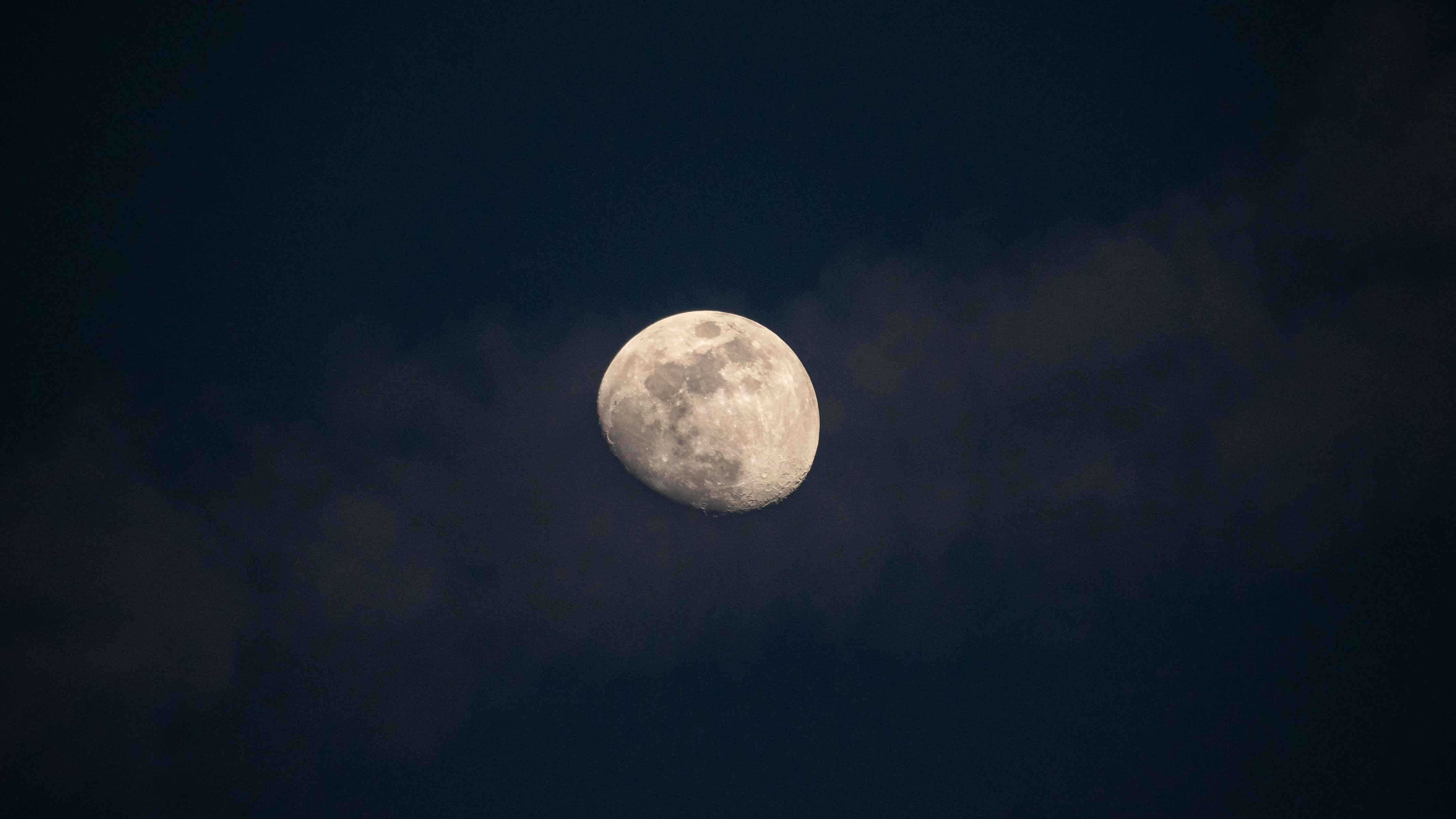 4472x2516 Bright Moon in Night Sky · Free