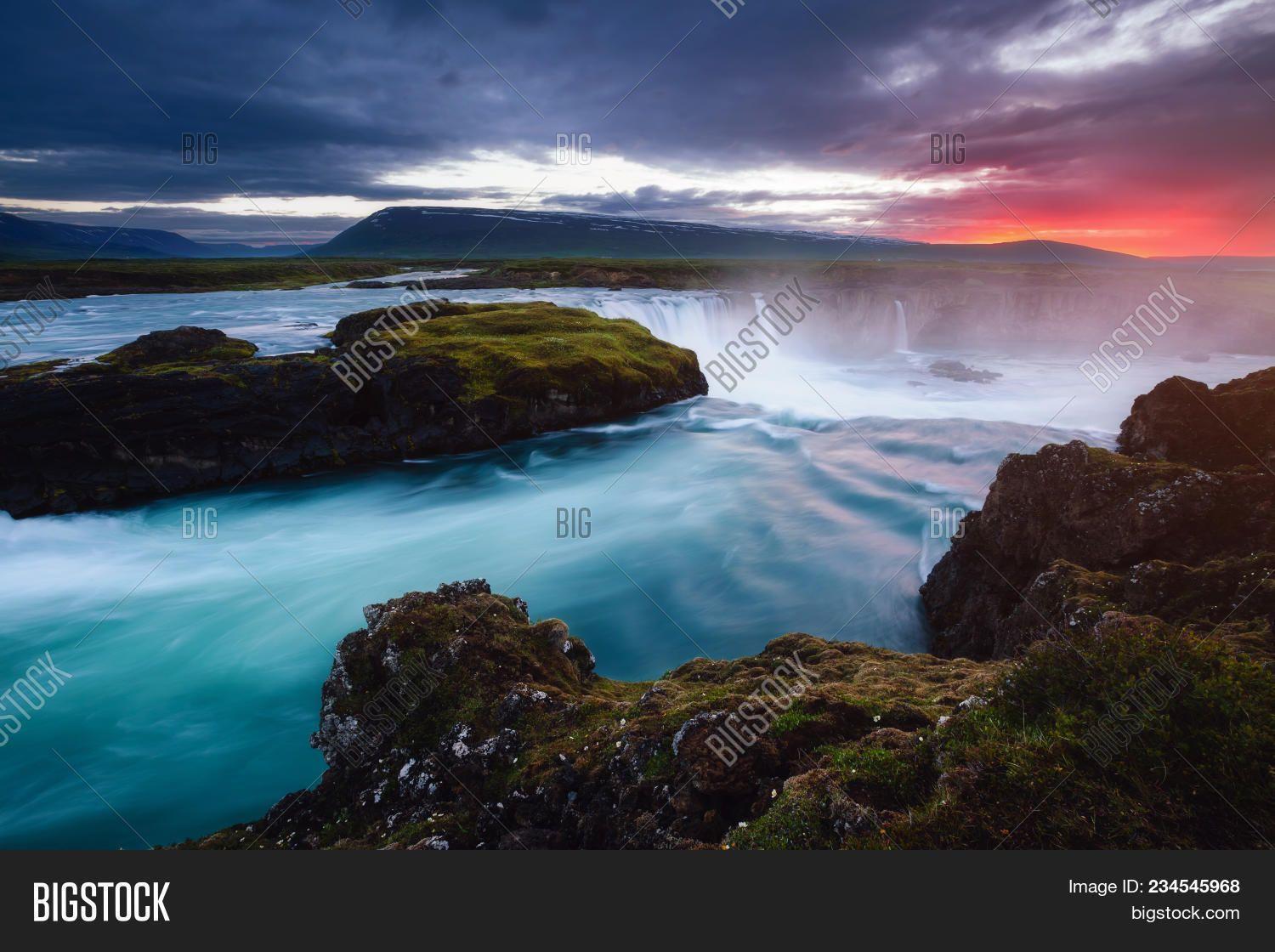 1500x1120 Amazing View Powerful Image & Photo (Free Trial)