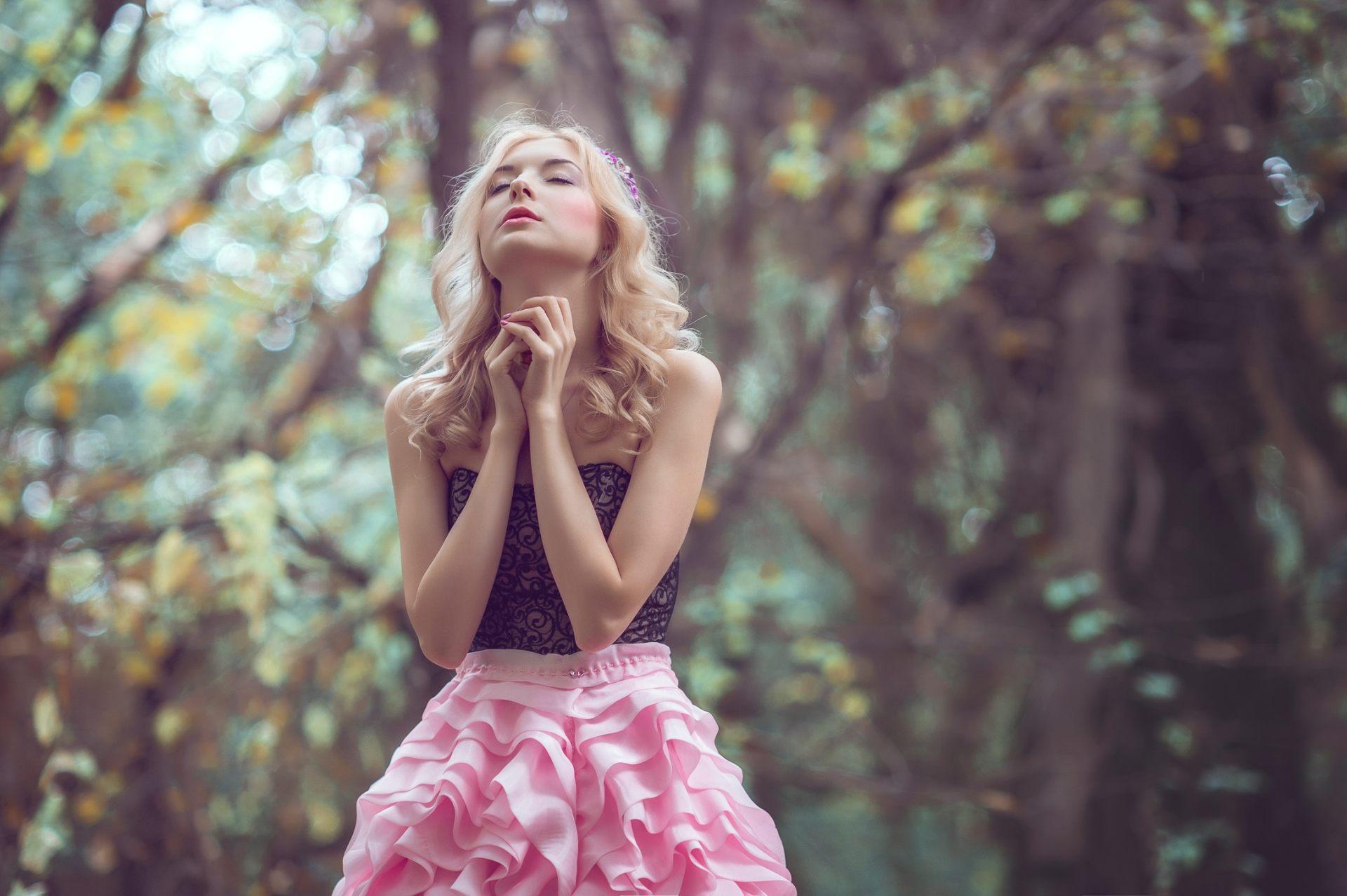 1920x1278 Praying Girl Image Free Download HD Picture