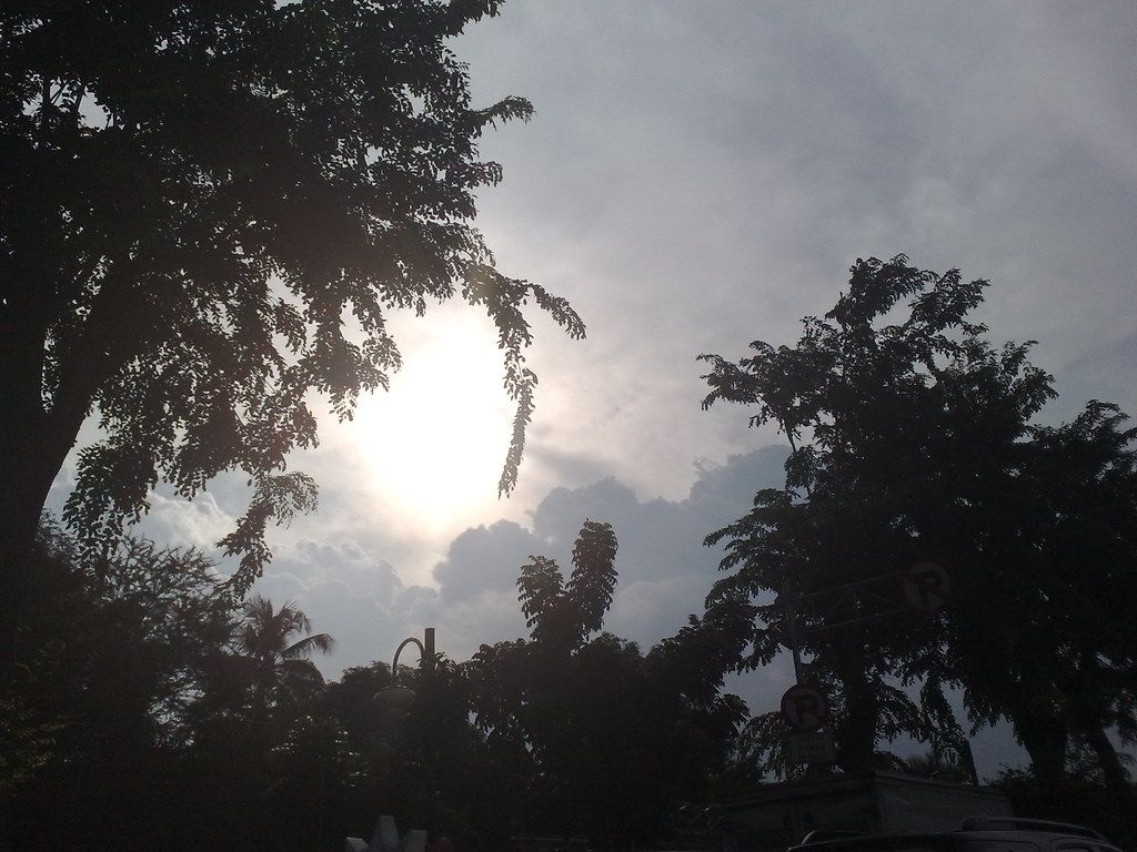 1024x768 Cloud with Sun