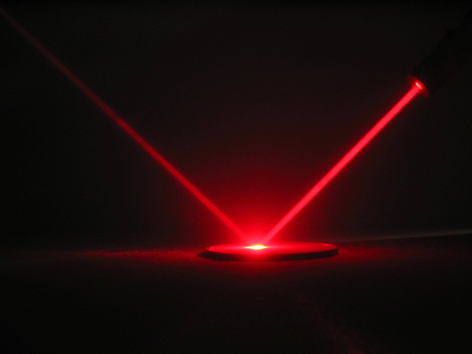 1600x1200 laser beam Free Photo Download