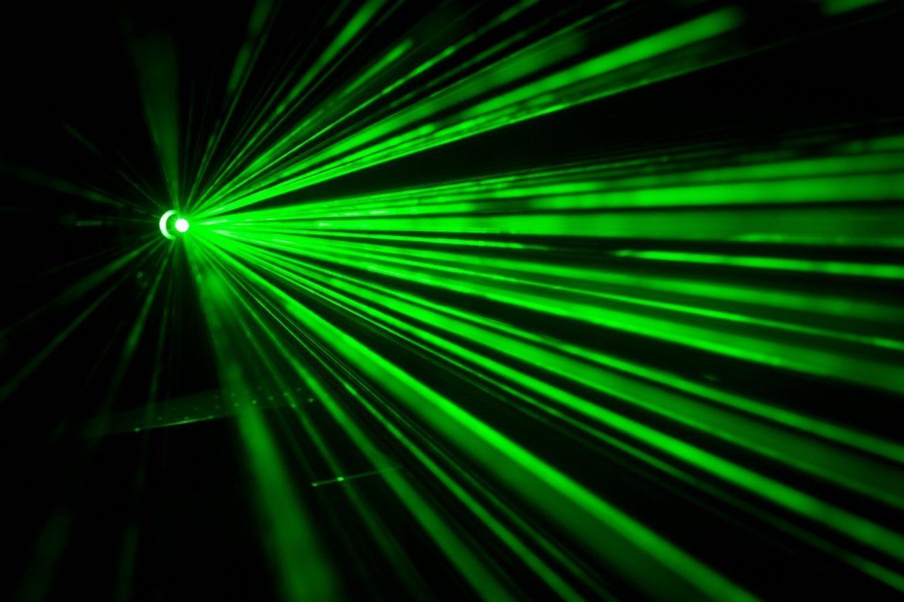 1280x852 laser beams visible in vacuum