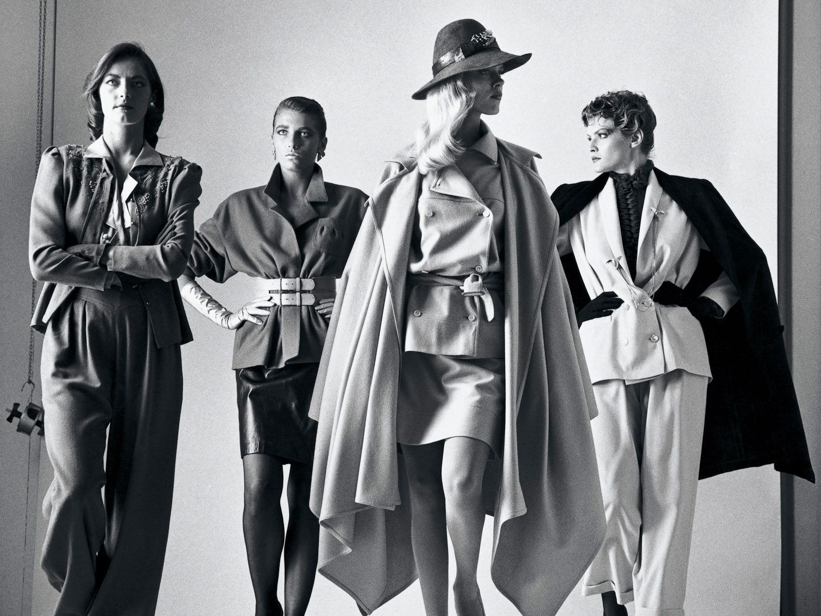 1600x1200 Helmut Newton's fierce photo to appear