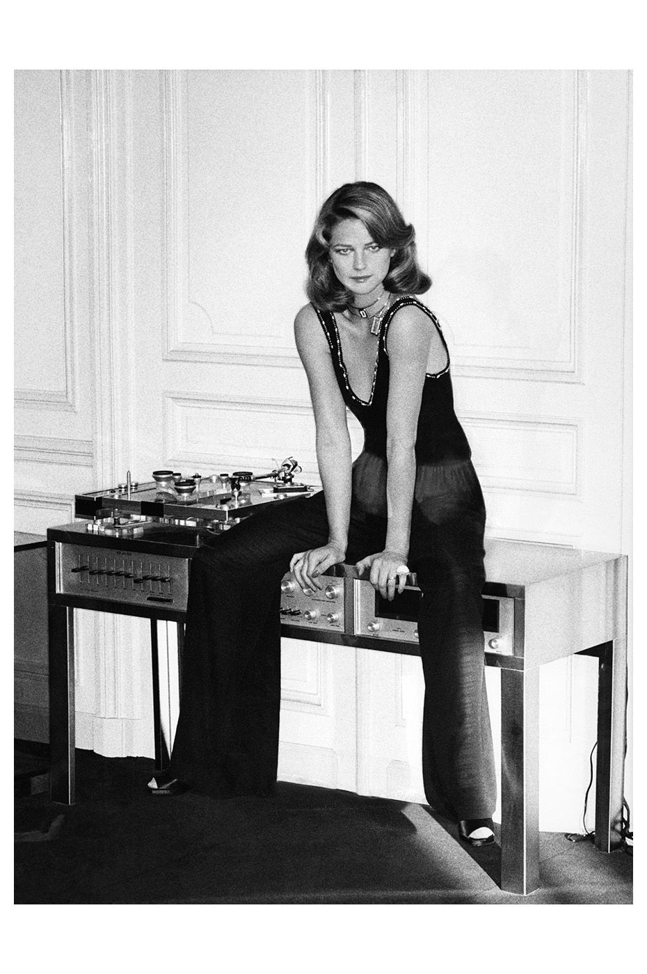 930x1400 Photo Helmut Newton. © Pleasurephoto Room