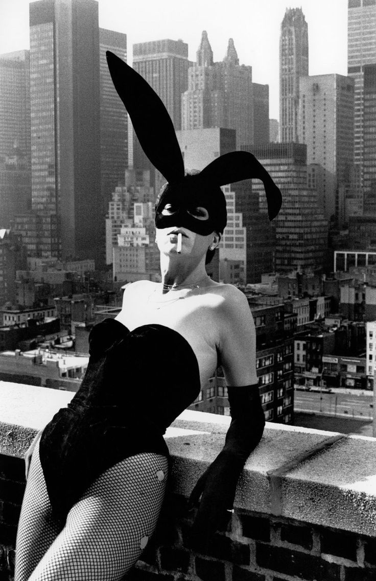 736x1138 Elsa Peretti in New York. Helmut